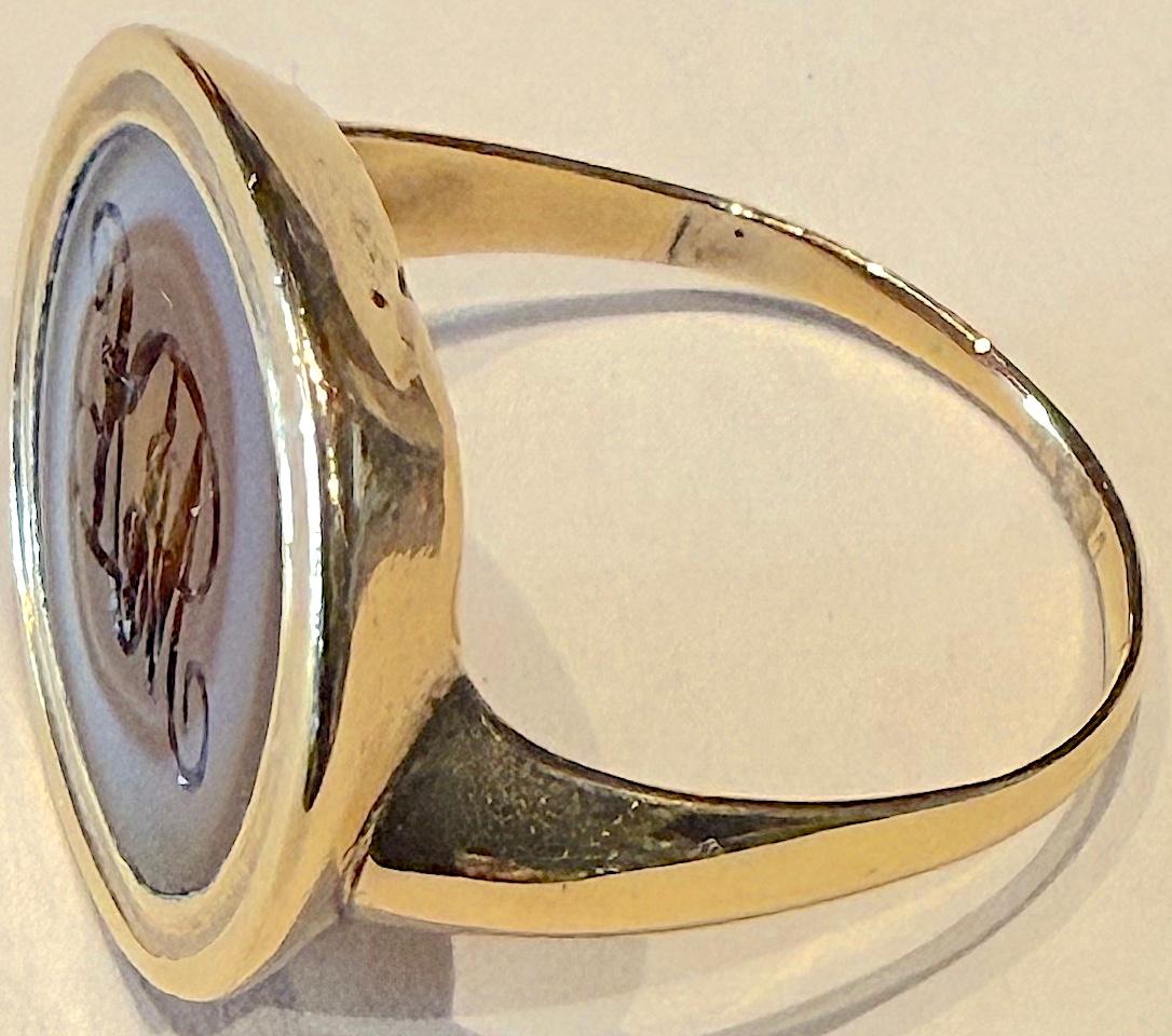 c1780 18K Monogrammierte Bullseye Achat Ring im Angebot 5