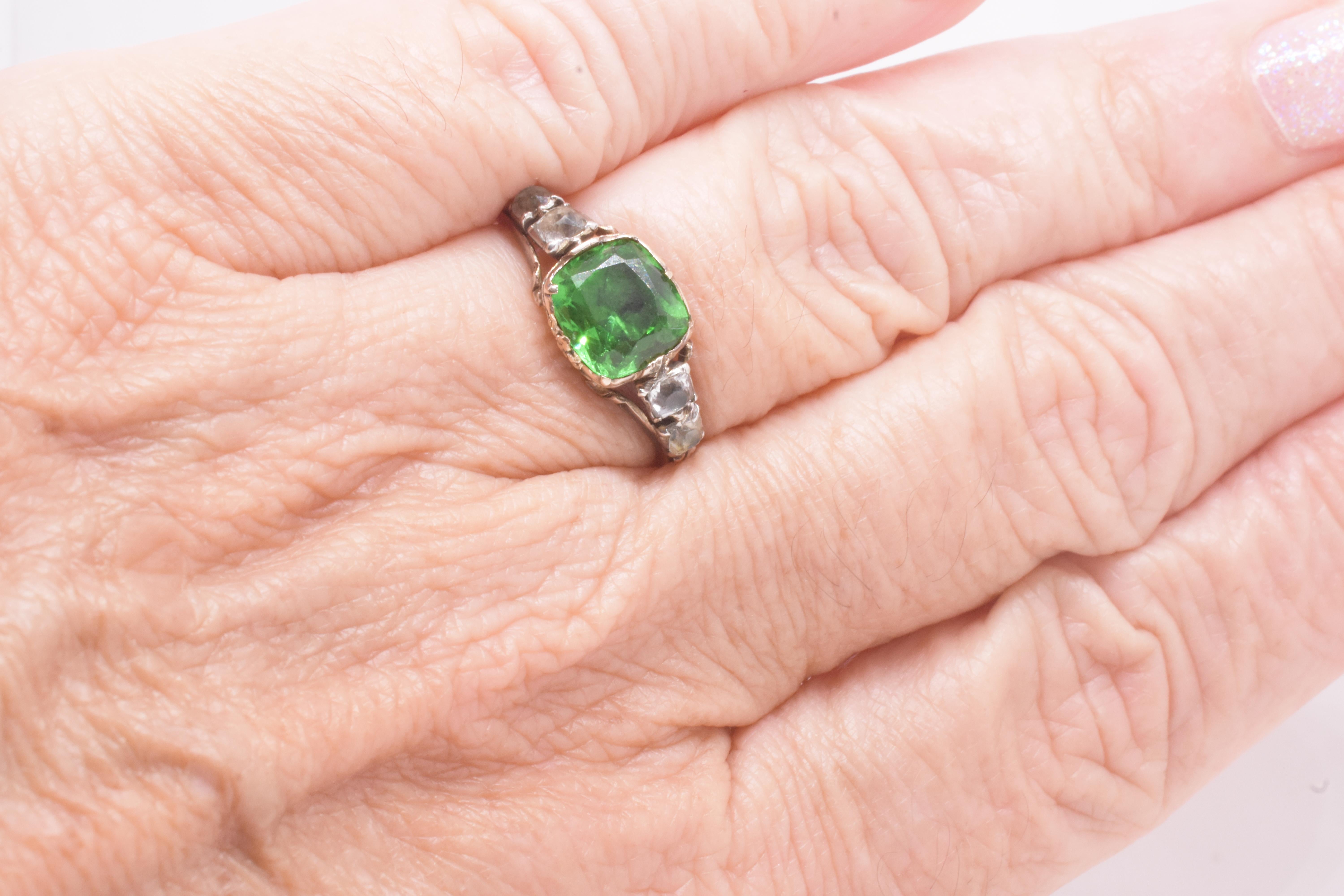 C1820 Smaragd und Diamant Paste Basket Set Ring im Angebot 2
