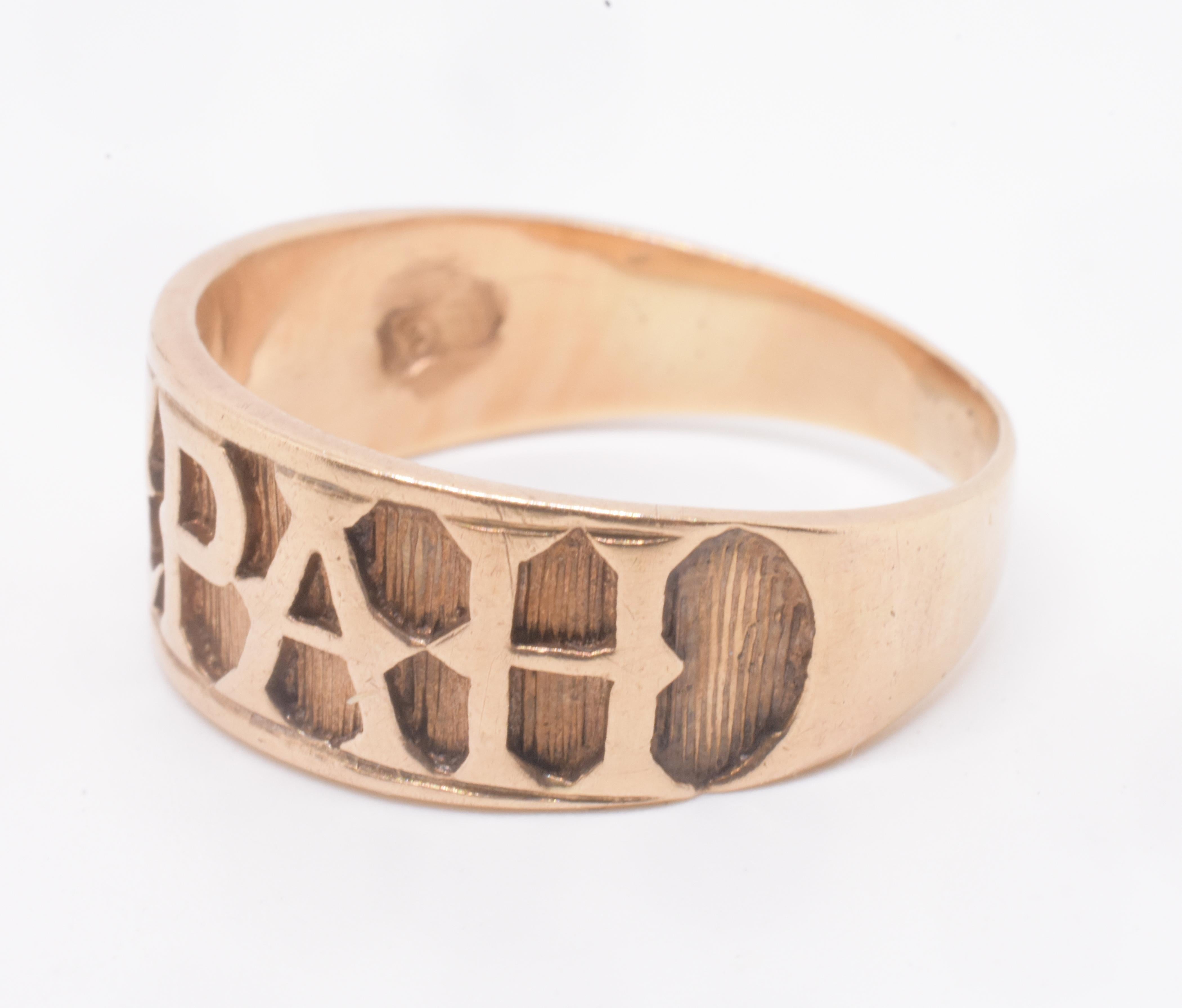 CIRCA 1900 9K Sentimental Mitzvah Band Ring mit stilisierten Blockbuchstaben (Viktorianisch) im Angebot