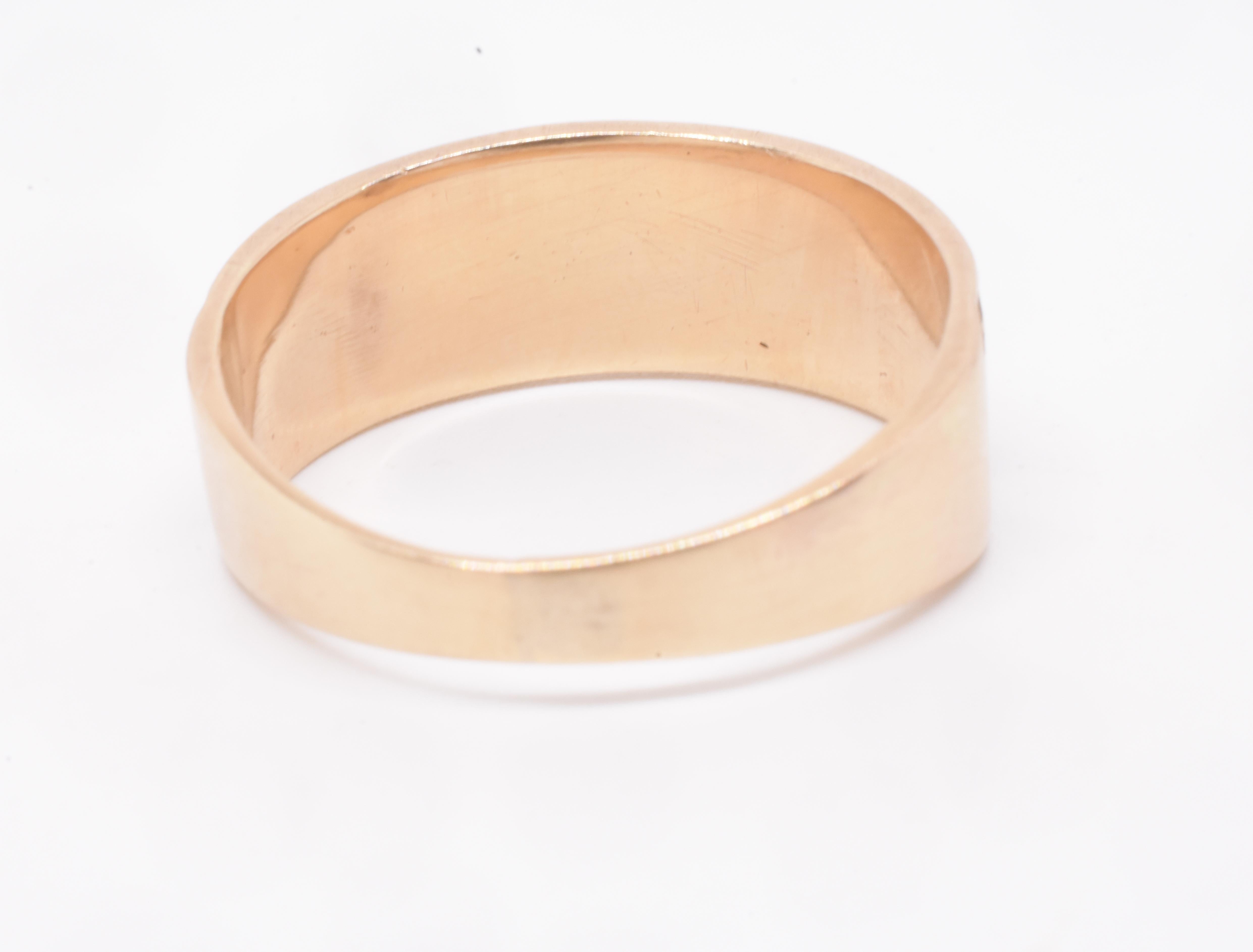 CIRCA 1900 9K Sentimental Mitzvah Band Ring mit stilisierten Blockbuchstaben im Angebot 6