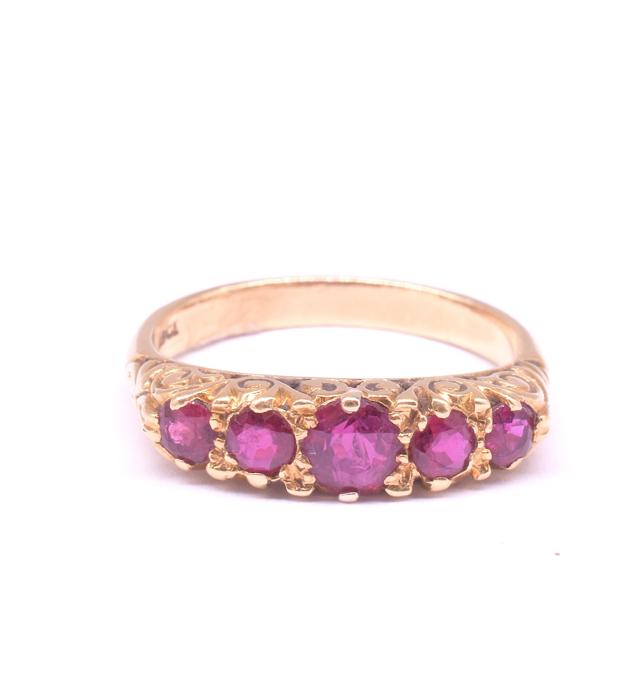 Édouardien C1880 Bague à cinq pierres et demi-cercle en rubis 18K en vente