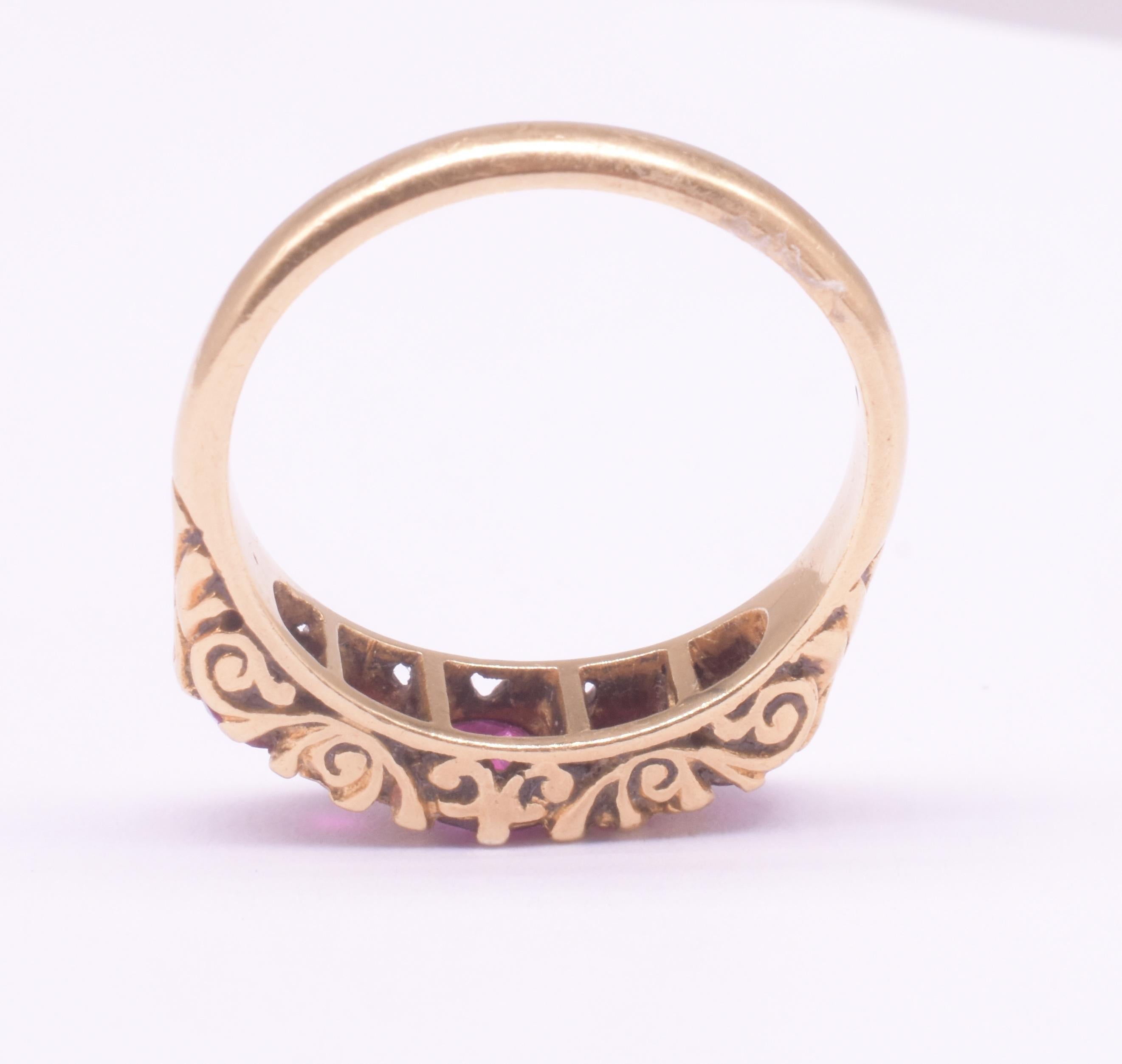 C1880 Bague à cinq pierres et demi-cercle en rubis 18K en vente 2