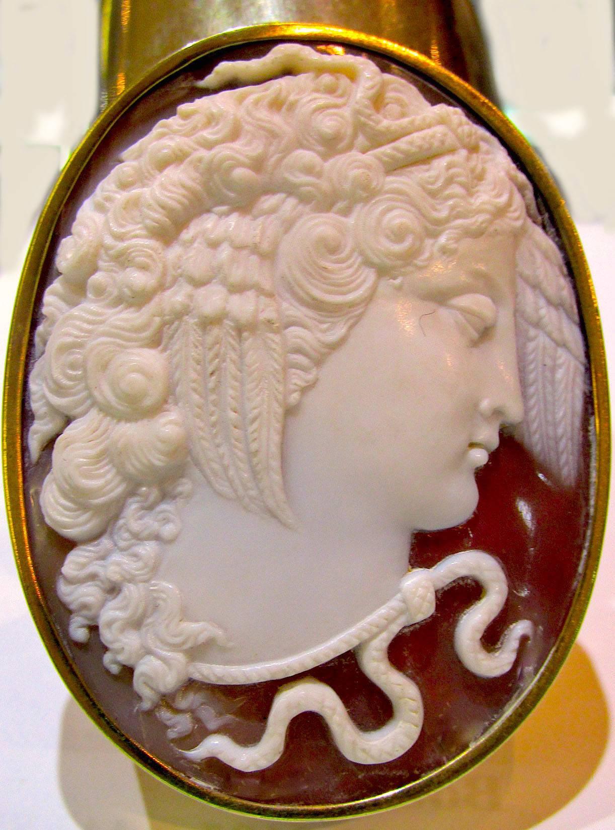 Antique Decorative Box with Cameo of Medusa In Excellent Condition In Baltimore, MD