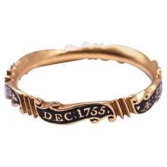  Antiguo anillo conmemorativo de esmalte negro de estilo rococó Jorge II de 18 quilates, HM 1755