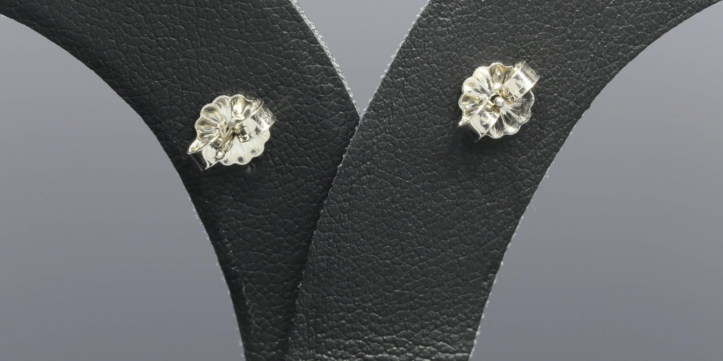 Round Diamond Gold Stud Earrings 5
