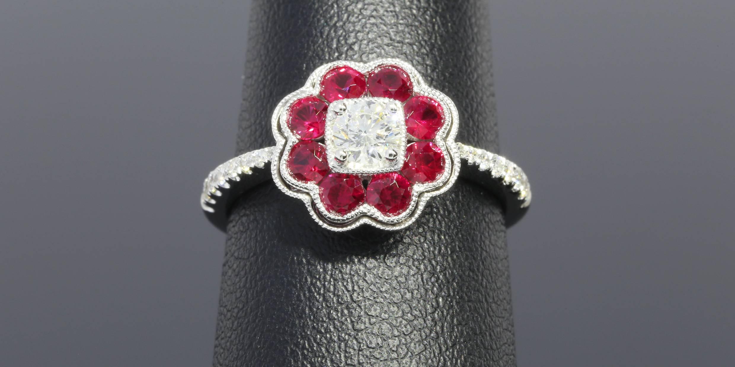 Ruby Diamond Gold Flower Ring In New Condition For Sale In Columbia, MO