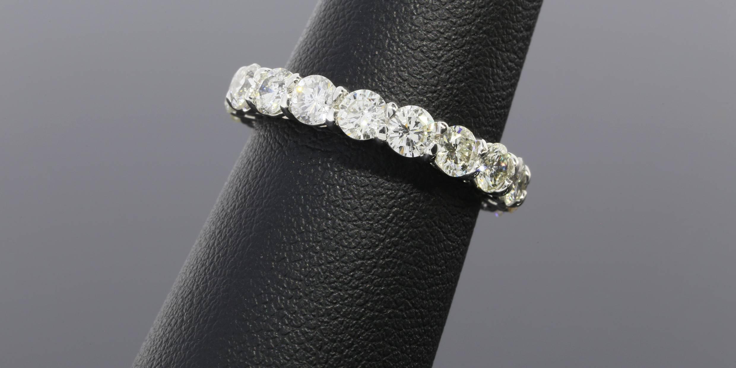 Women's 2.90 Carats Round Diamonds Gold Eternity Wedding Band Ring 