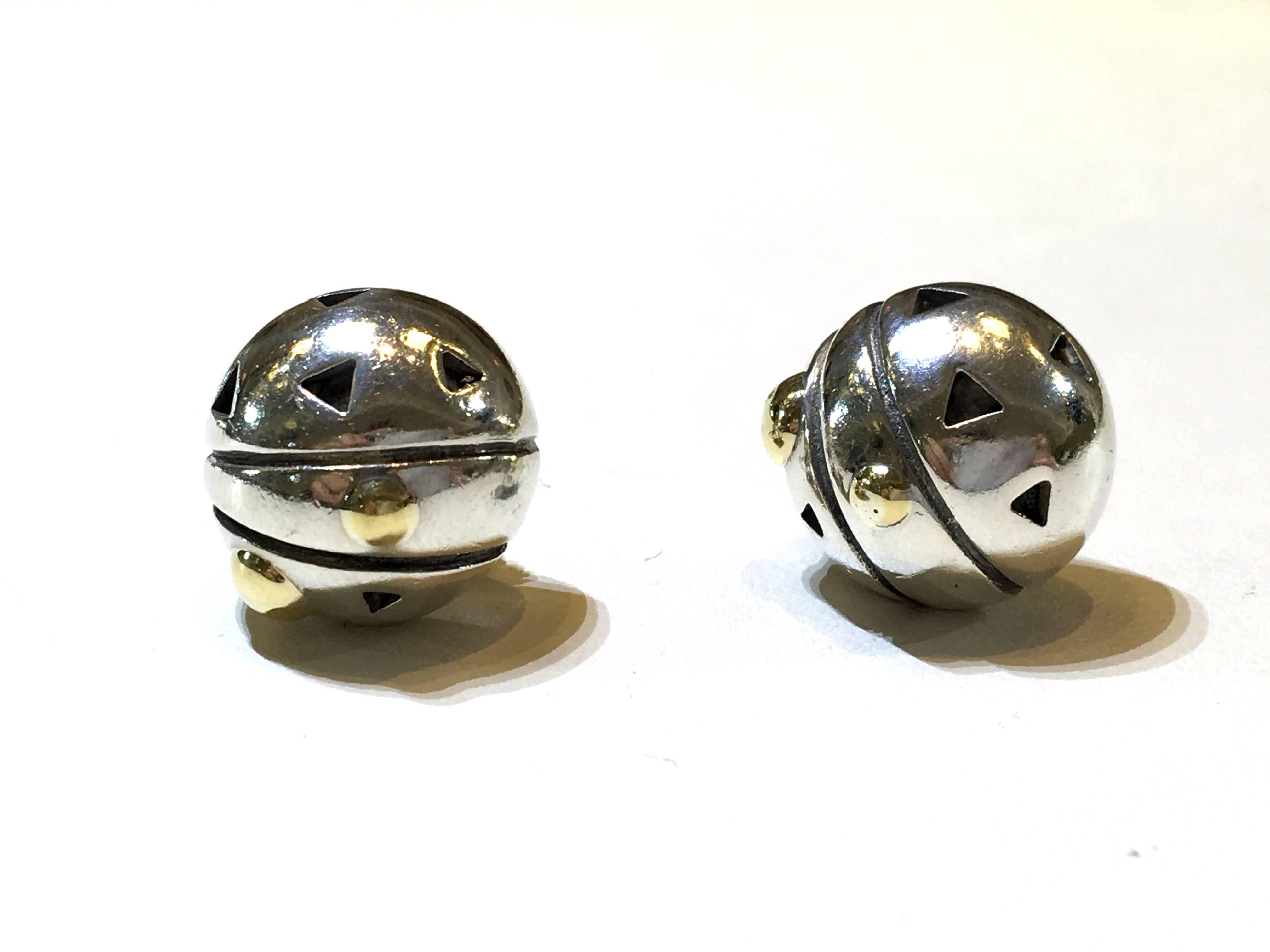 John Atencio:: der seit 40 Jahren in Colorado Schmuck entwirft:: ist ein echter Künstler:: Designer:: Handwerker und Unternehmer ( & ). Er schafft Kunst in vielen verschiedenen Formen:: von Schmuck über Gemälde bis hin zu Drucken. Bekannt als einer
