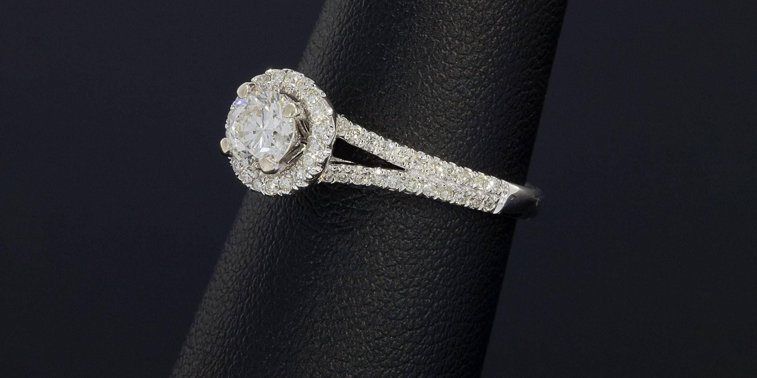 .91 Carats Round Diamonds Gold Split Shank Halo Engagement Ring In New Condition In Columbia, MO