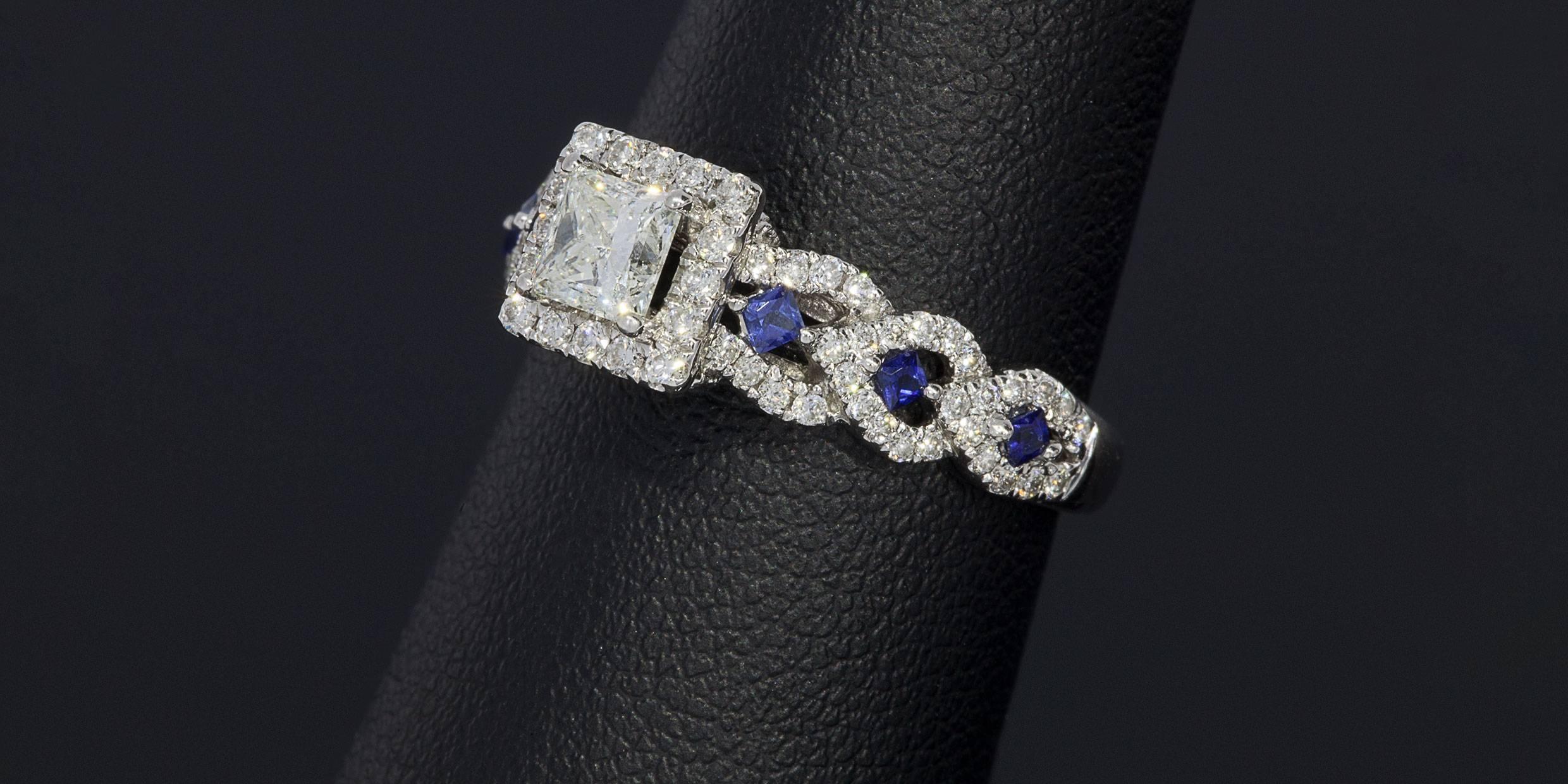 Vera Wang Princess Diamond Sapphire Halo Engagement Ring In Excellent Condition In Columbia, MO