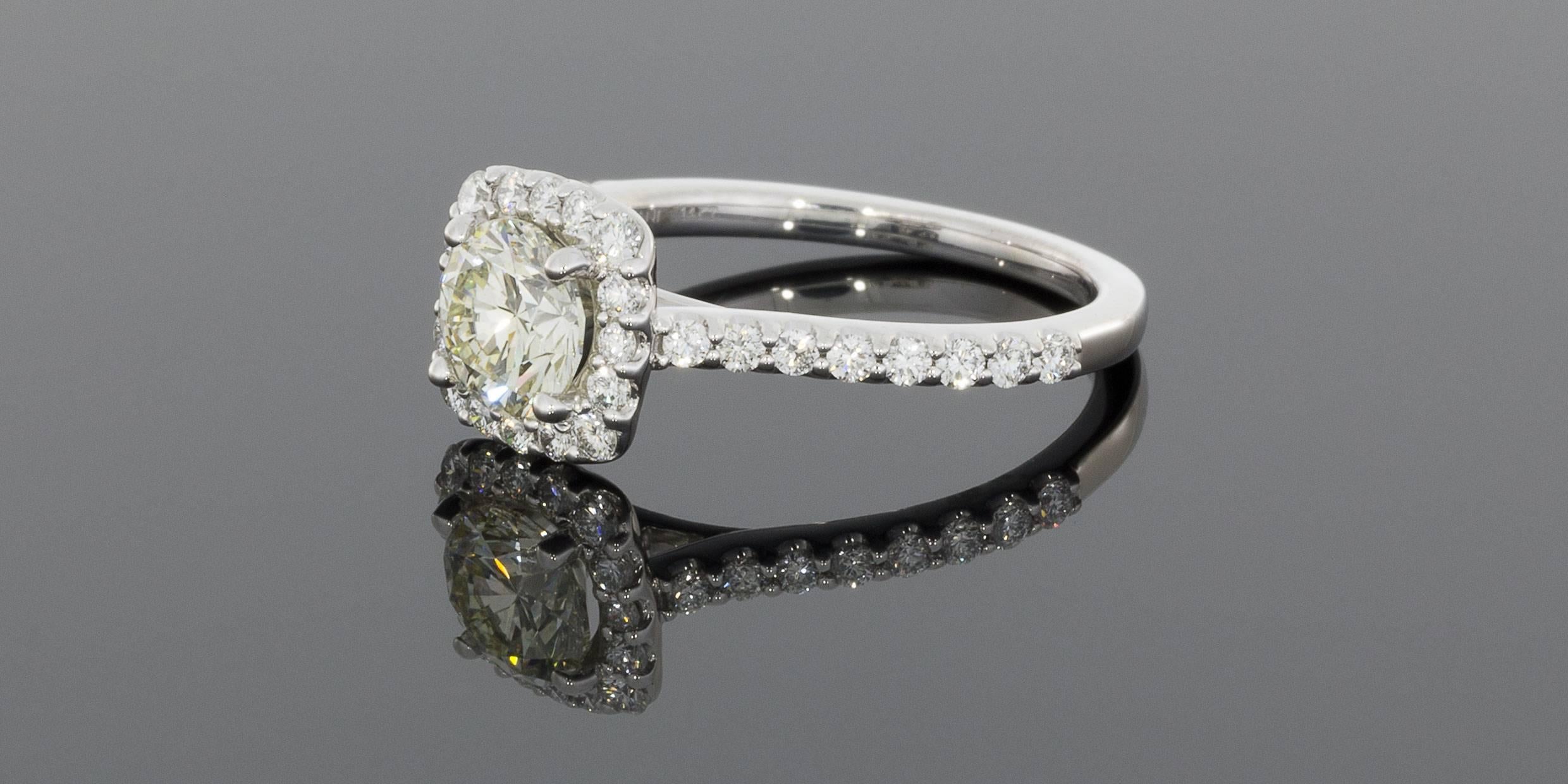Ritani 1.34 Carats Round Diamonds Halo Gold Engagement Ring In New Condition In Columbia, MO