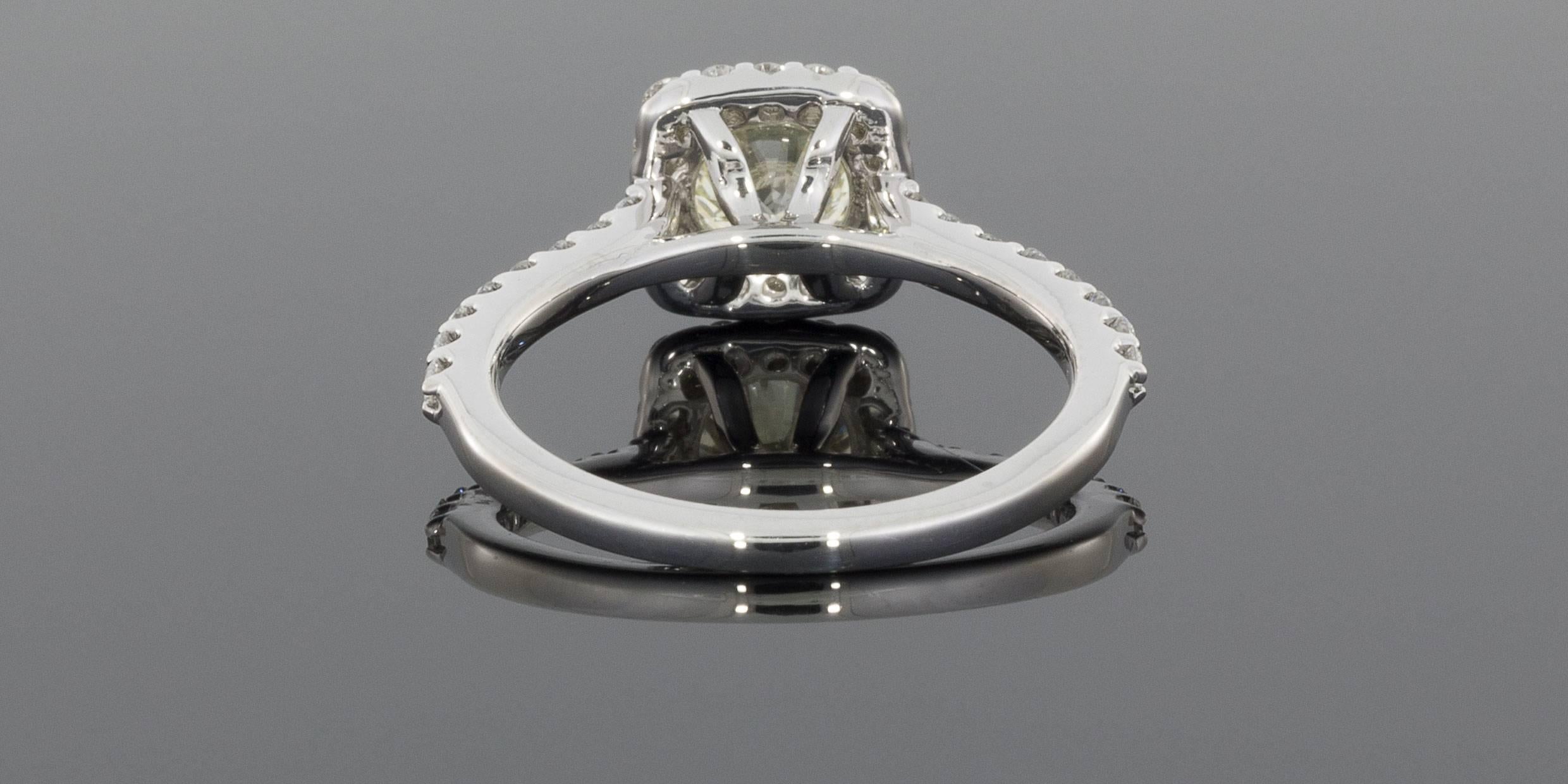 Women's Ritani 1.34 Carats Round Diamonds Halo Gold Engagement Ring