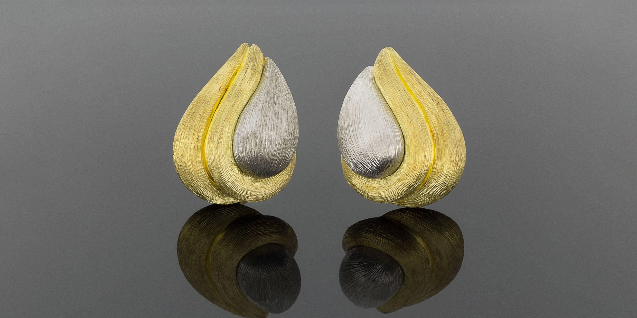 Henry Dunay is a master goldsmith and jewelry designer who is best known for his fine scratched surface technique known as Sabi. Sabi is inspired by the Japanese wabi-sabi aesthetic, which embraces asymmetry, simplicity, and the integrity of the