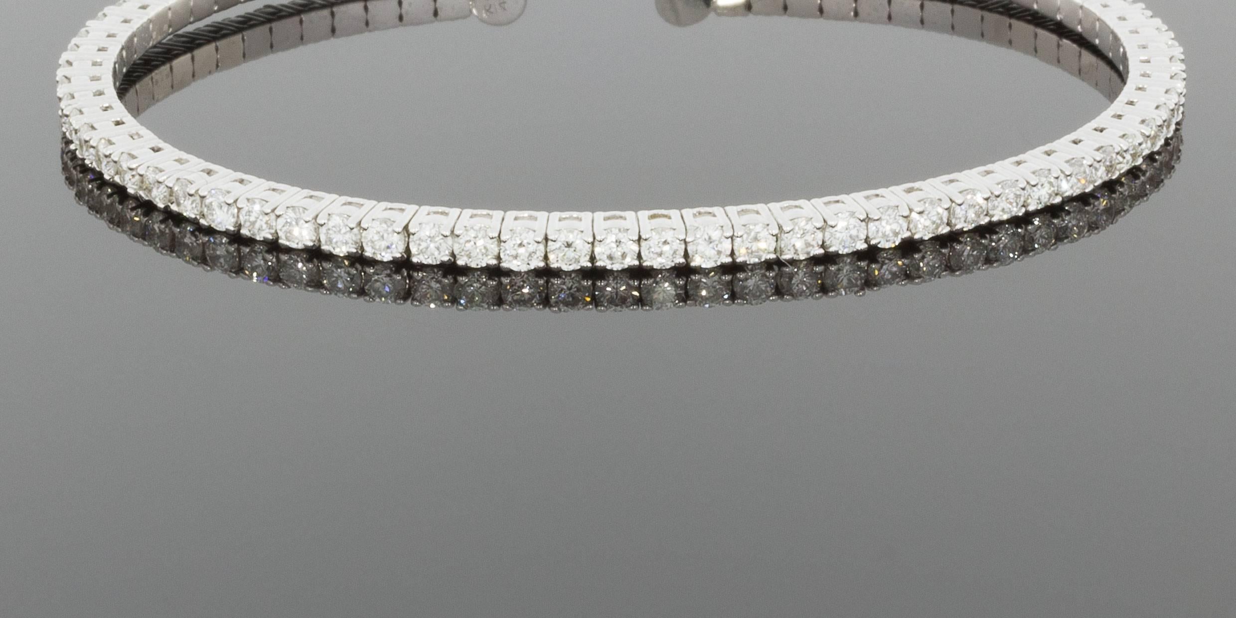 White Gold Round Diamond Prong Set Flexible Bangle Bracelet In New Condition In Columbia, MO