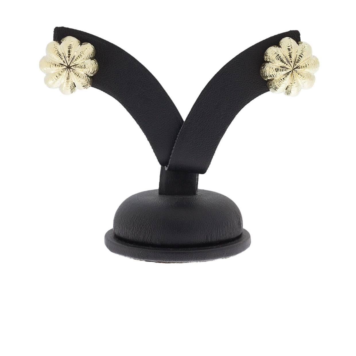 Tiffany & Co have long been revered for their fabulous diamonds & spectacular original designs that are coveted around the world. approx. MSRP $2000.  

Details:
Tiffany and Co. Sea Urchin Earrings
18k Yellow Gold
Textured dome shape
Vintage and