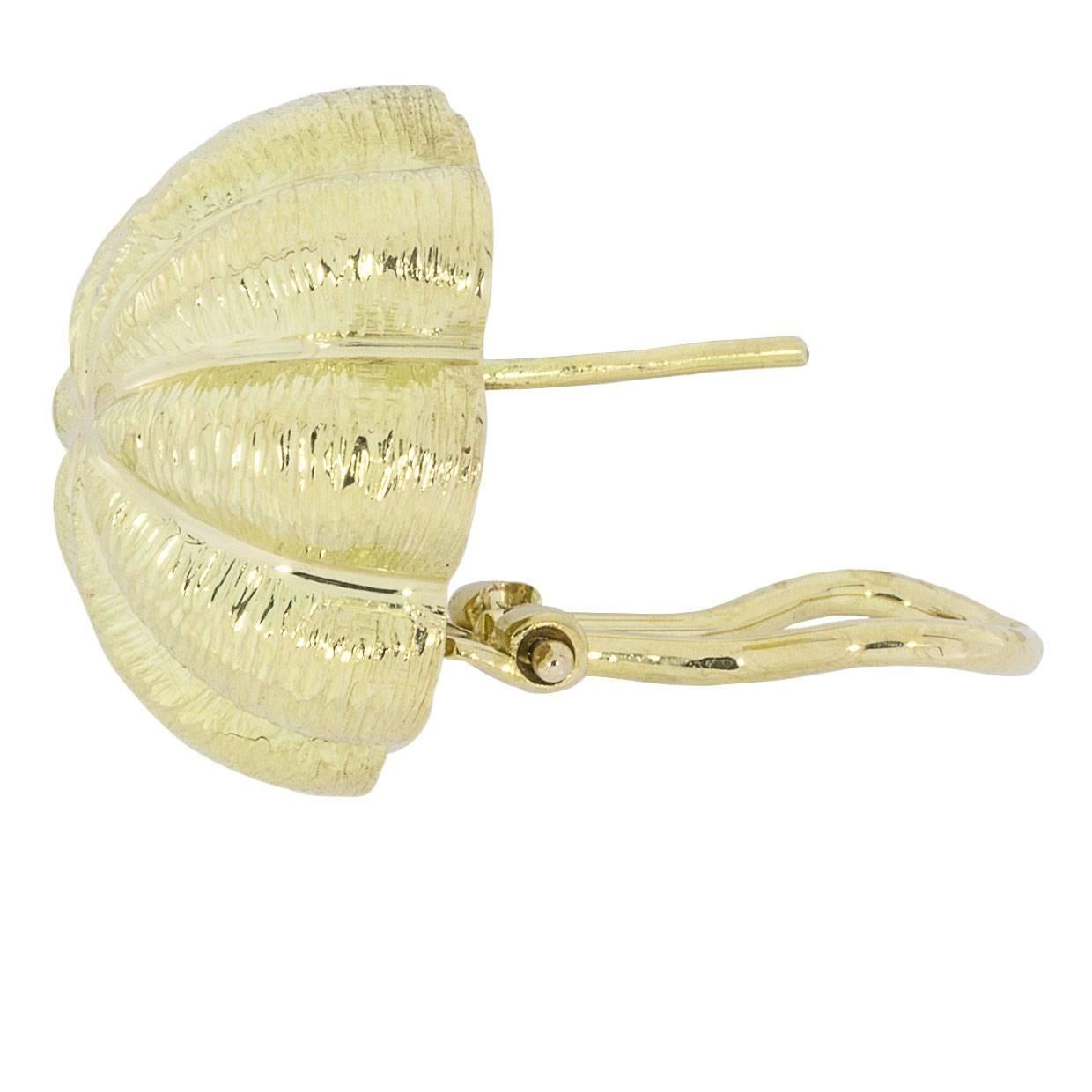 Tiffany & Co. Sea Urchin 18 Karat Yellow Gold Textured Dome Earrings In Excellent Condition In Columbia, MO
