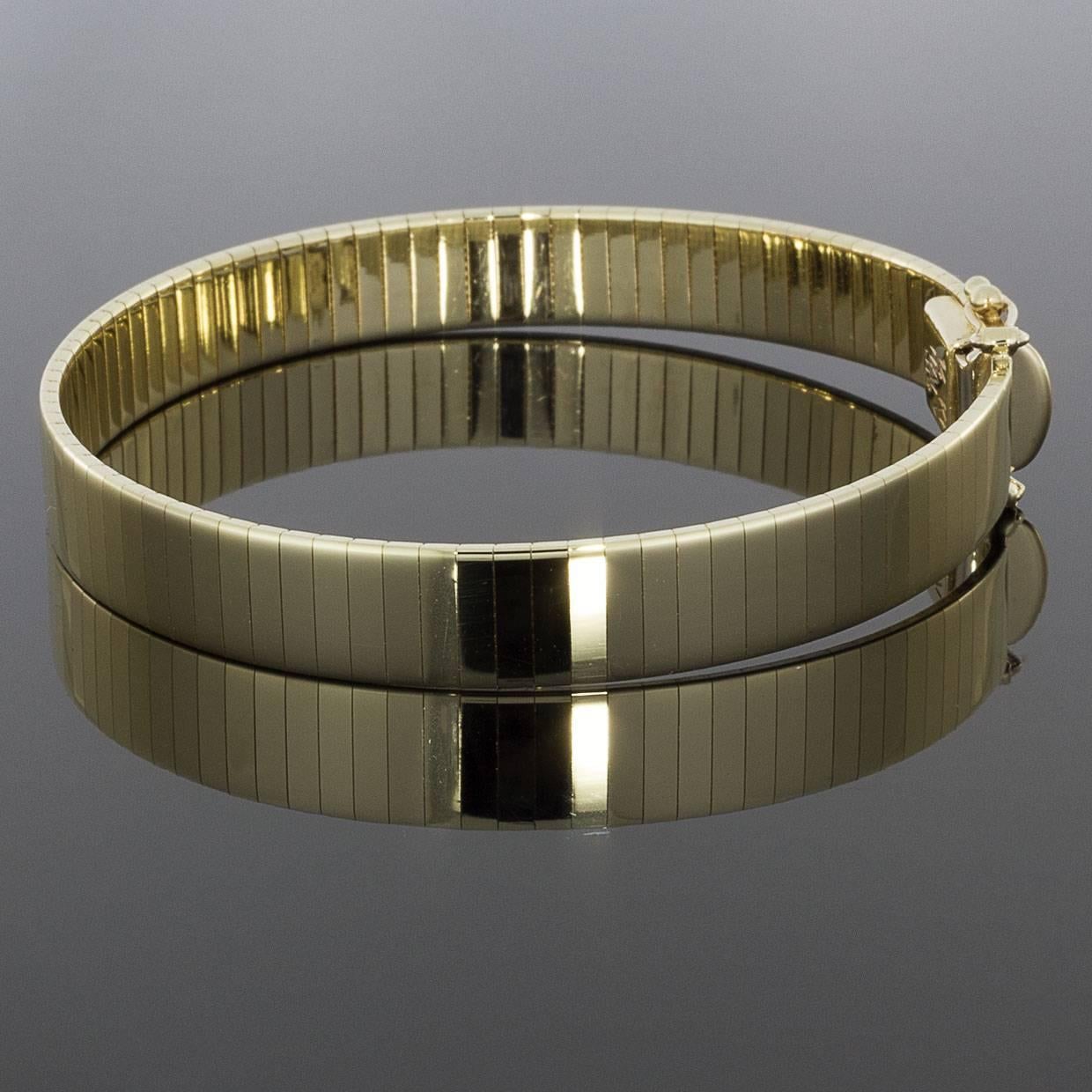 14 Karat Yellow Gold Omega Bracelet In Excellent Condition In Columbia, MO
