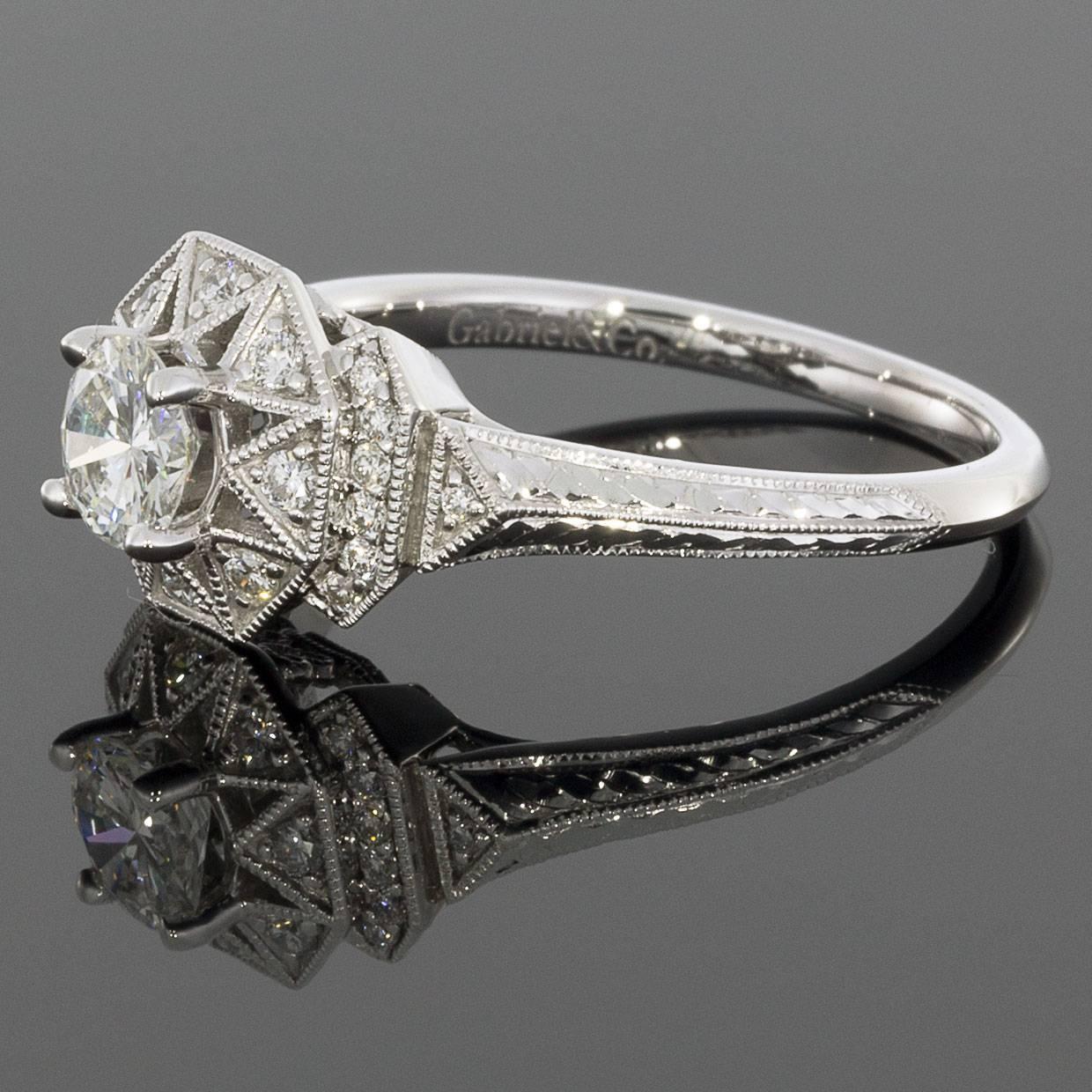 Details:
14K White Gold
0.40CT H/SI1 center diamond
MSRP $3000
Comes in a beautiful presentation box
An adult signature will be required for delivery unless other arrangements are made prior to purchasing