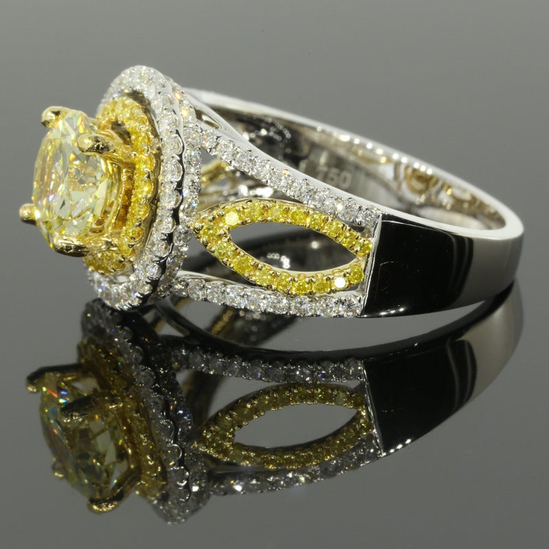 2.51CTW Fancy Yellow and White Diamond Halo Ring In New Condition In Columbia, MO