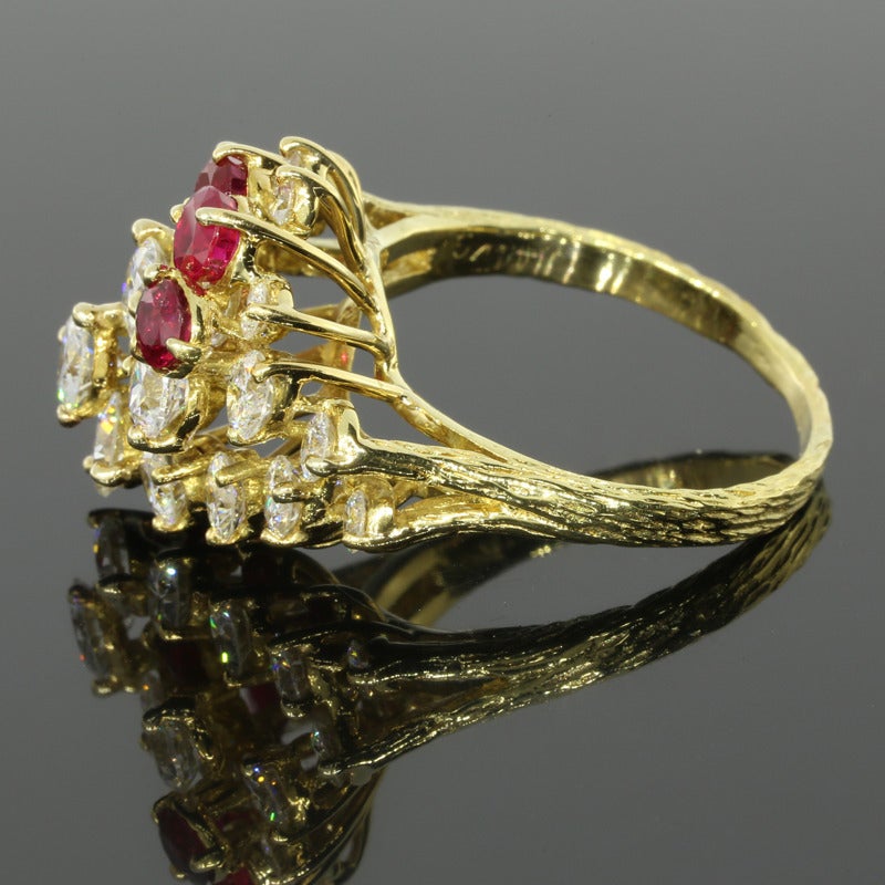Beautiful Vintage 18kt Yellow Gold 5.18ctw Ruby and Diamond Swirl Ring 2