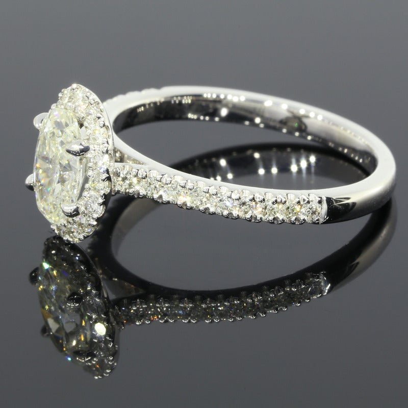 Women's Oval Brilliant Diamond Halo Ring