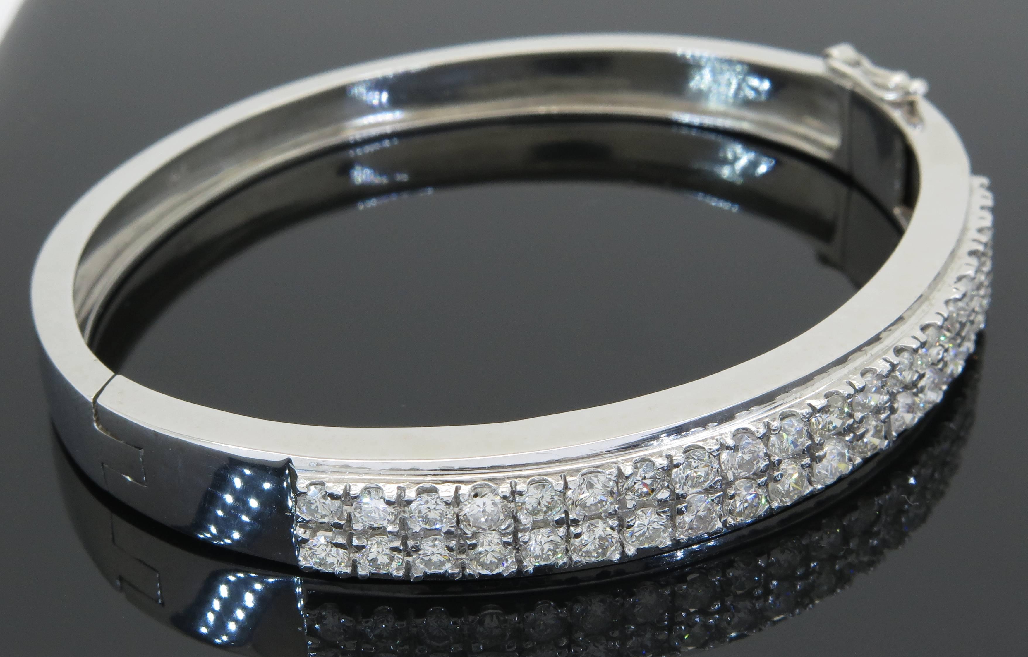 Diamond Gold Bangle Bracelet For Sale 1