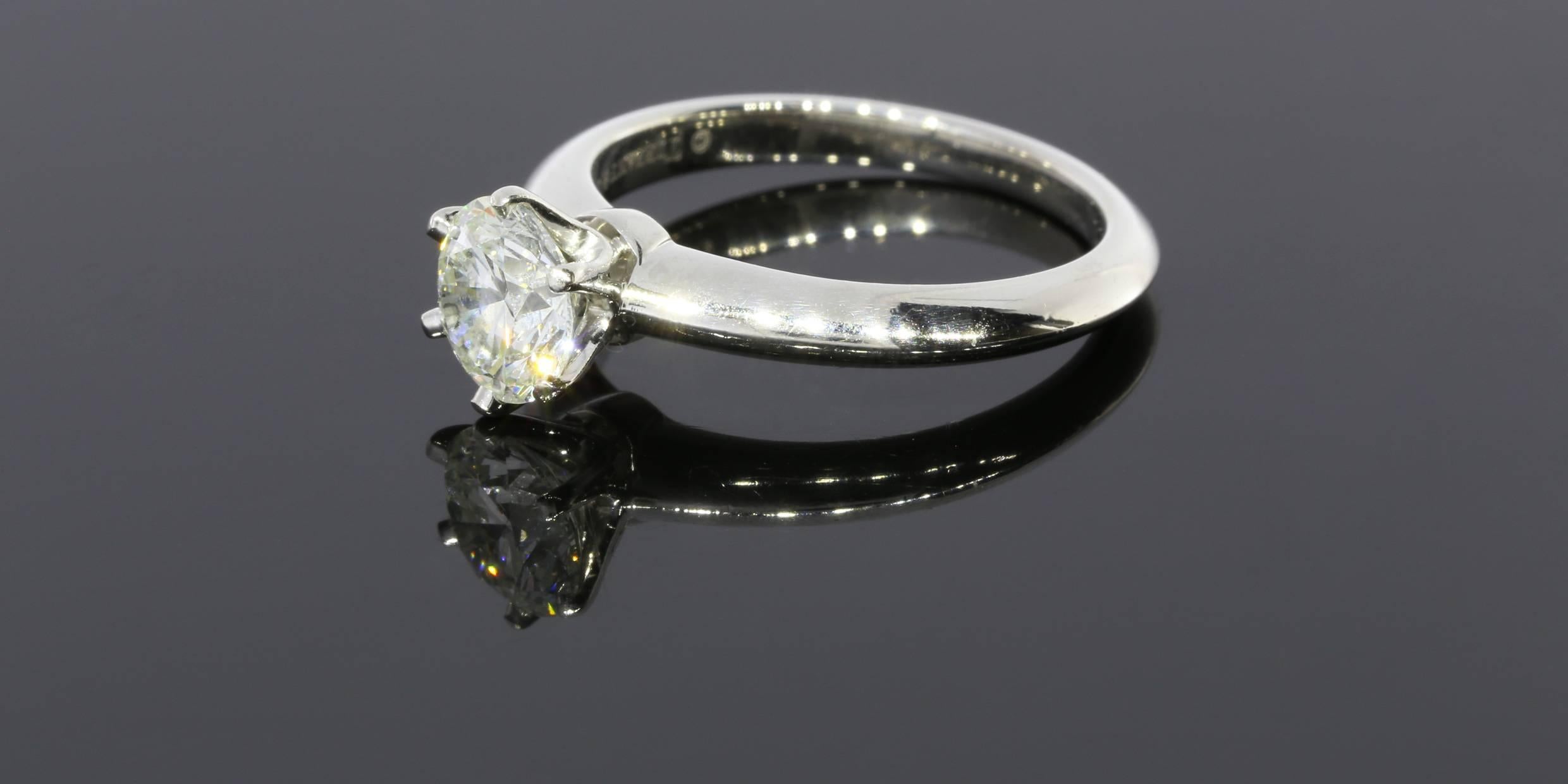 Tiffany & Co. 1.10 Carat Round Diamond Platinum Solitaire Engagement Ring In Excellent Condition In Columbia, MO