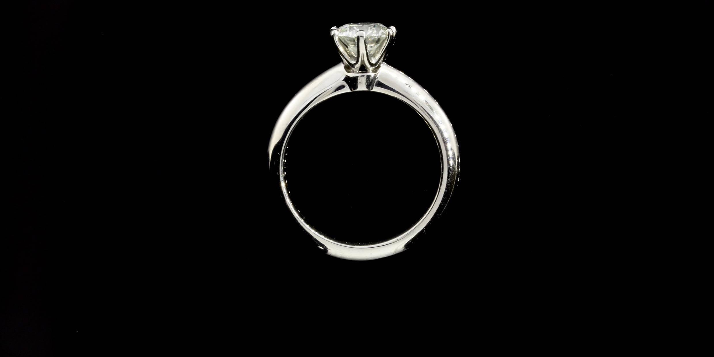 Tiffany & Co. 1.10 Carat Round Diamond Platinum Solitaire Engagement Ring 1
