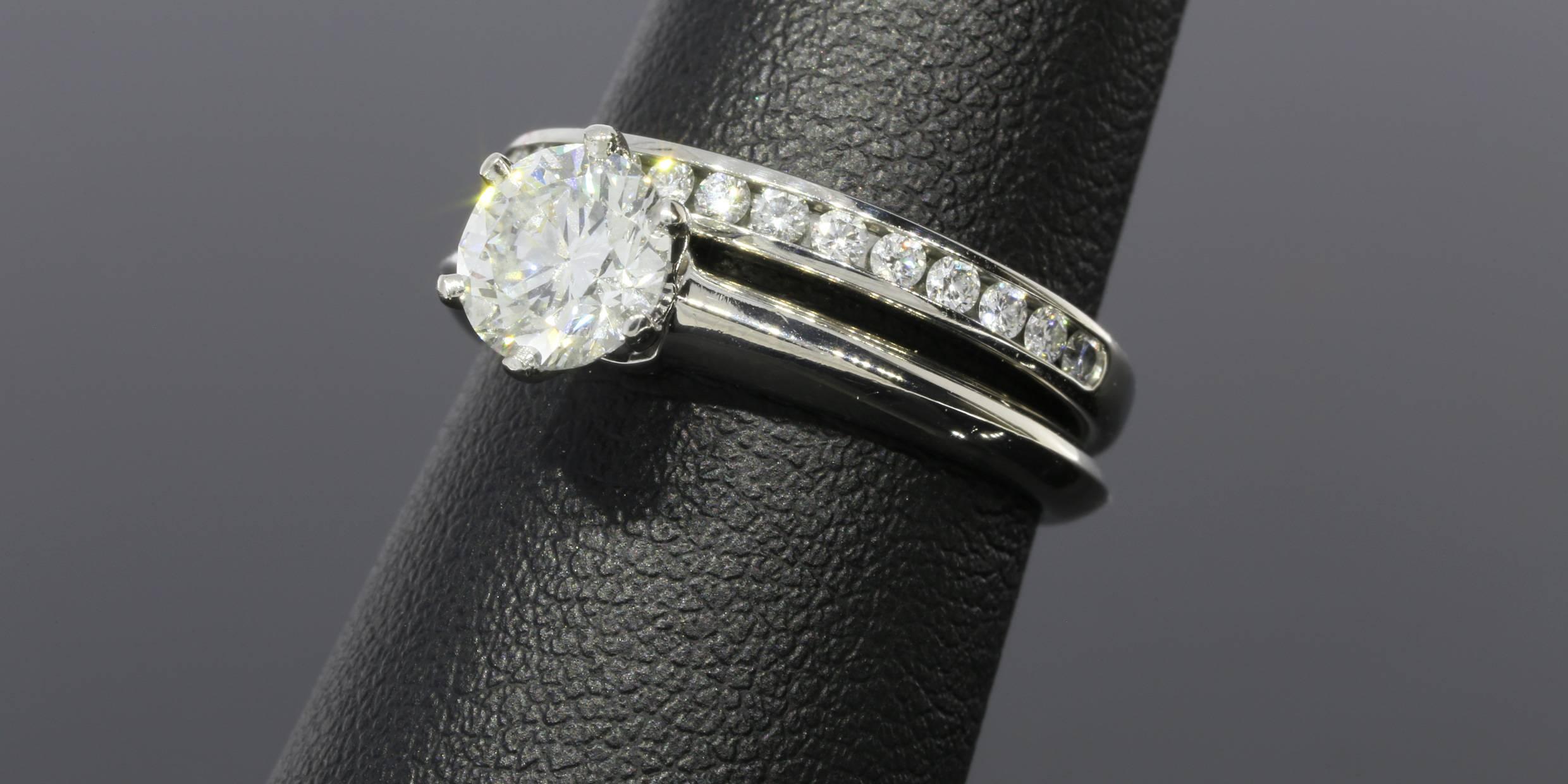 Tiffany & Co. 1.10 Carat Round Diamond Platinum Solitaire Engagement Ring 3