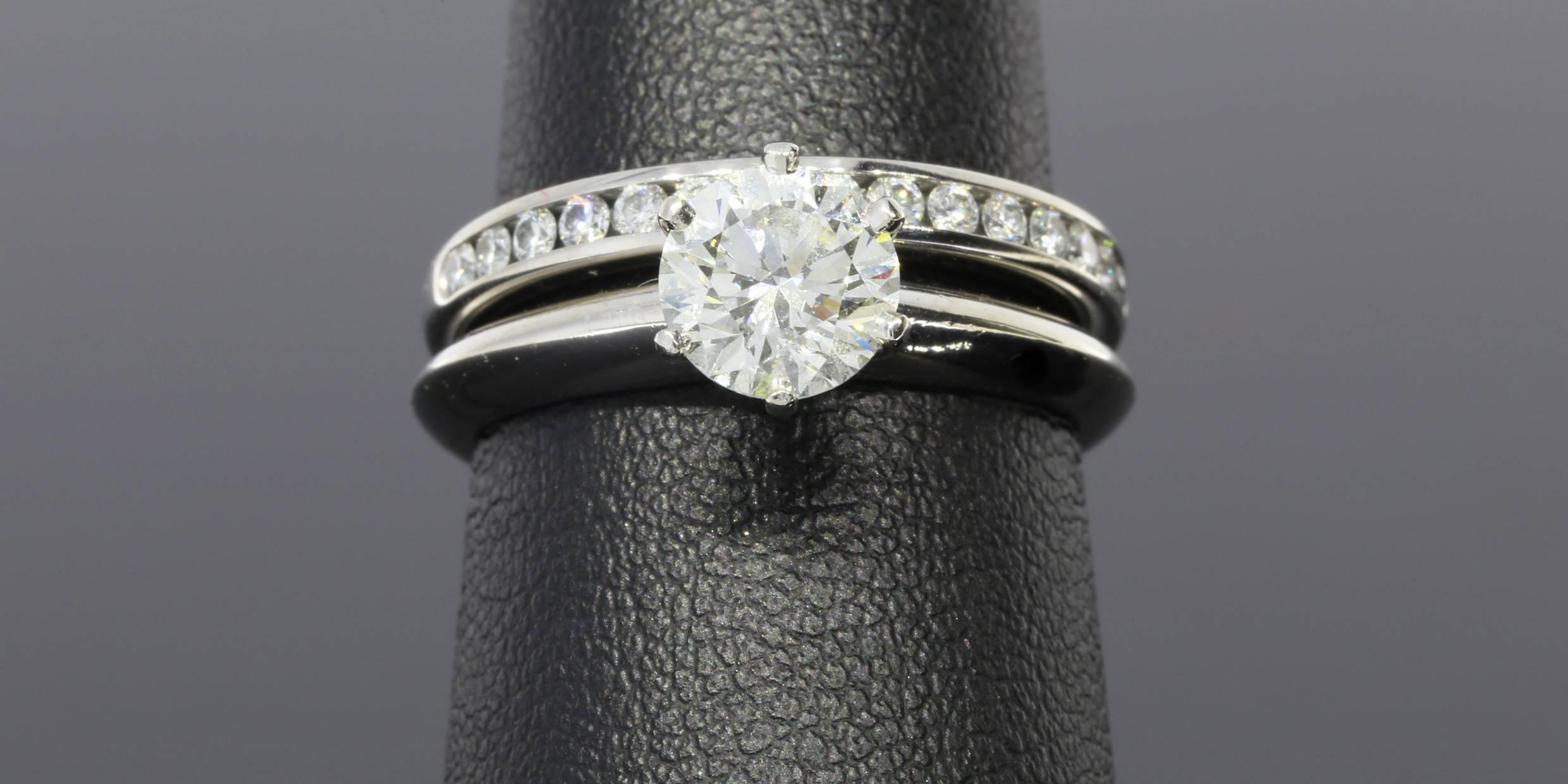 Tiffany & Co. 1.10 Carat Round Diamond Platinum Solitaire Engagement Ring 4