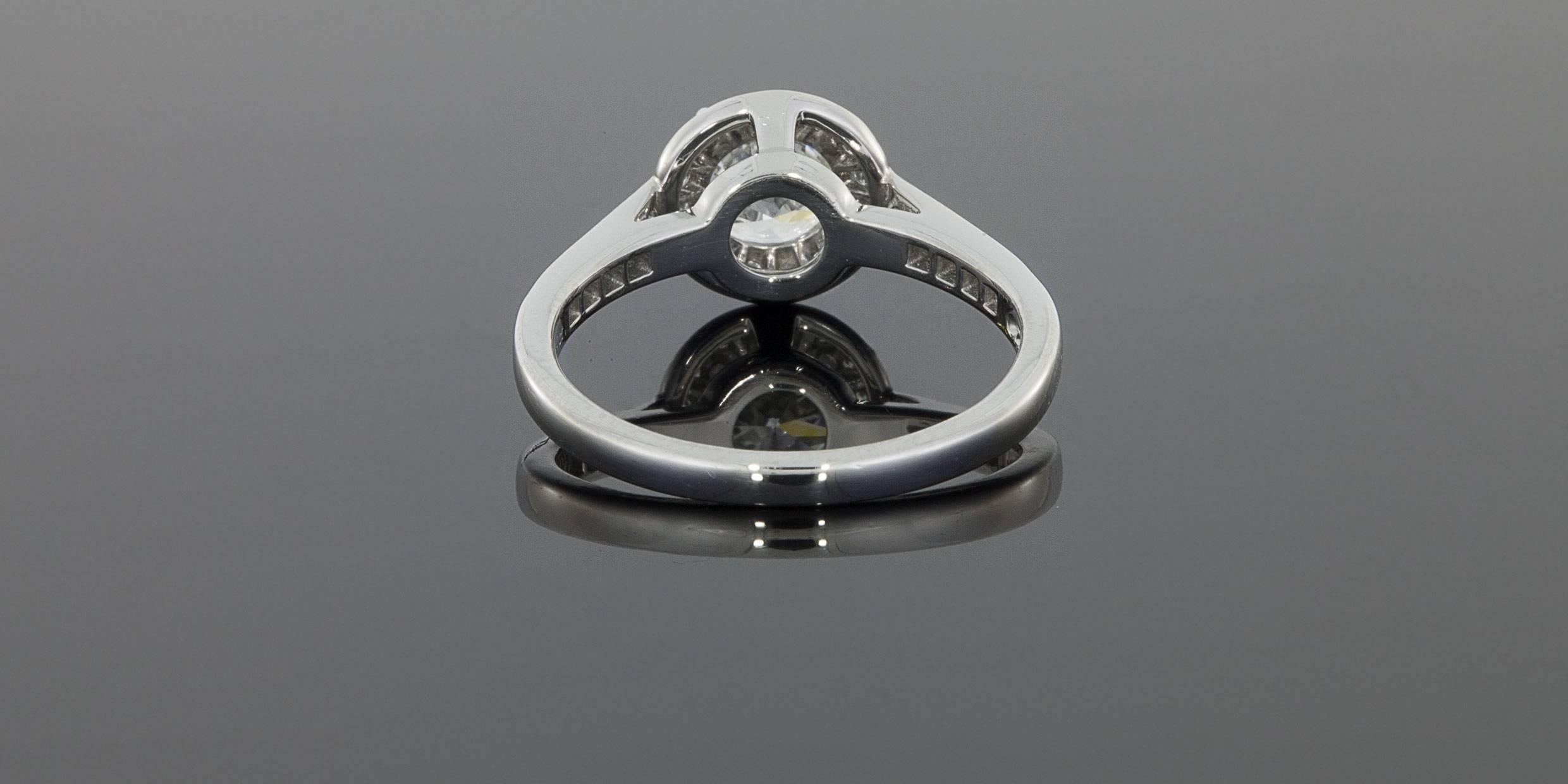 Tiffany & Co. 1::06 Karat Diamant Platin Umarmung Halo Verlobungsring im Zustand „Hervorragend“ in Columbia, MO