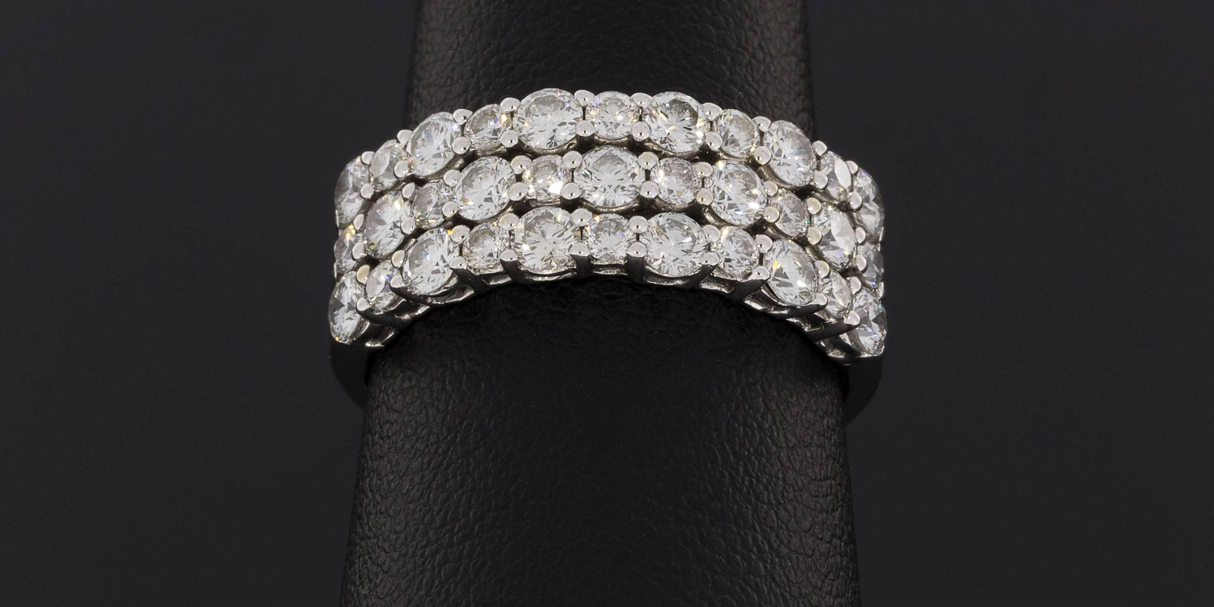 18 Karat White Gold Round Diamond Shared Prong 3-Row Wedding Band Ring 1