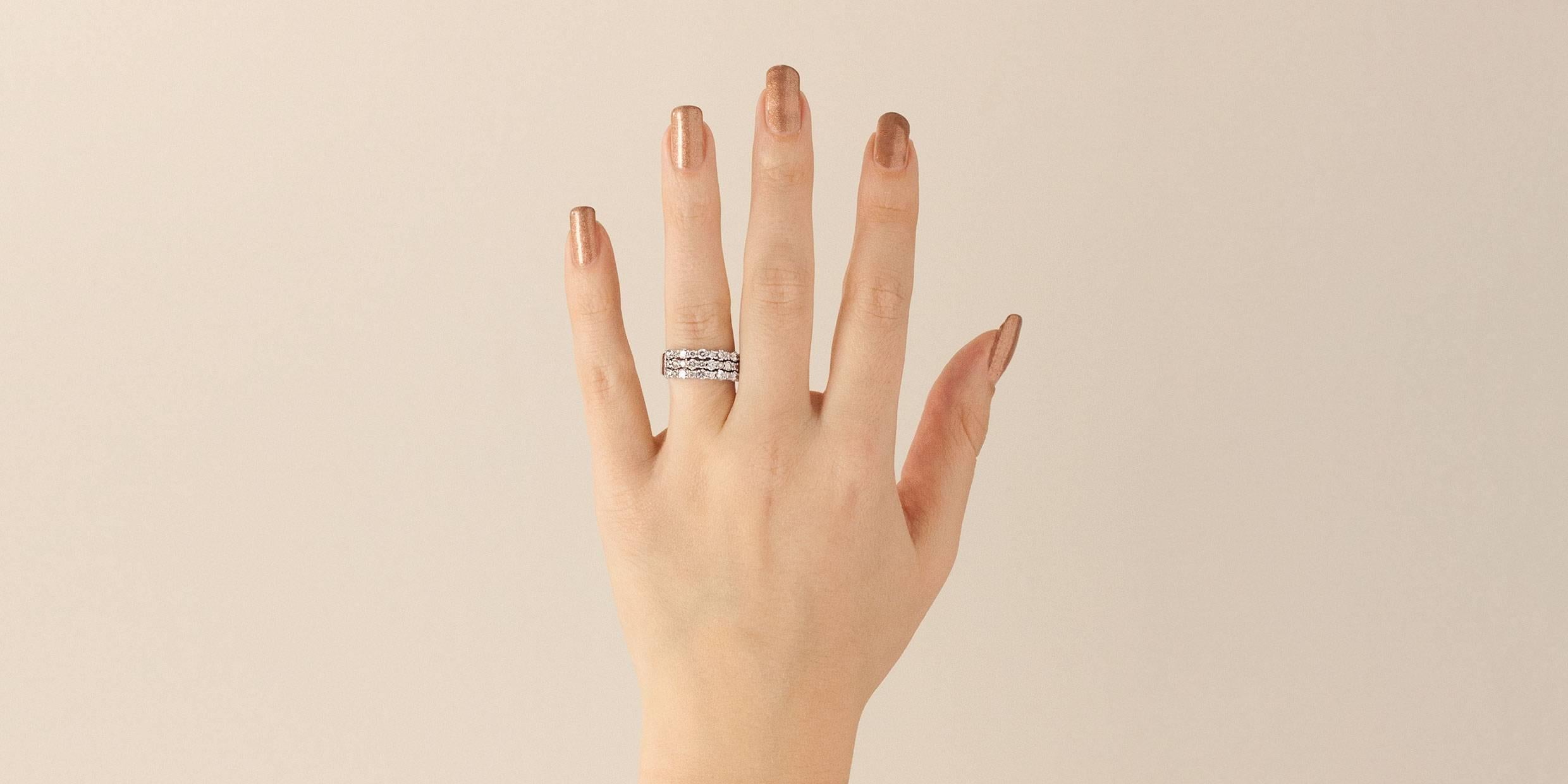 18 Karat White Gold Round Diamond Shared Prong 3-Row Wedding Band Ring 3