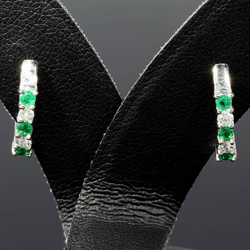 Alluring Emerald Diamond White Gold Hoop Earrings In New Condition In Columbia, MO