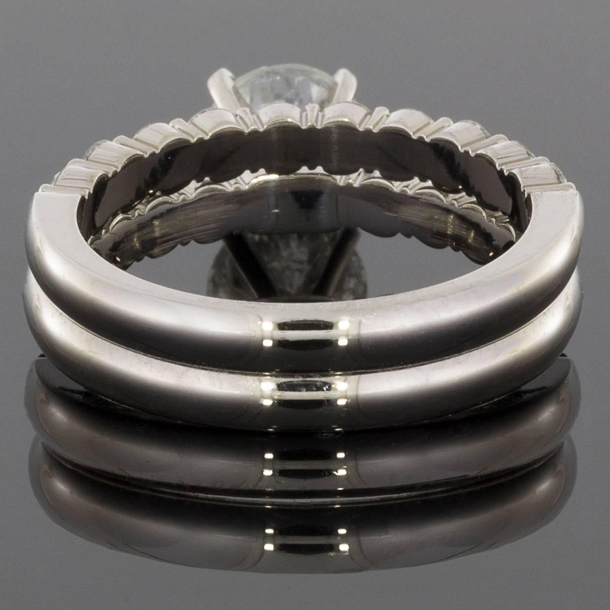 Round Diamond White Gold Shared Prong Engagement Ring and Wedding Band Set In New Condition In Columbia, MO
