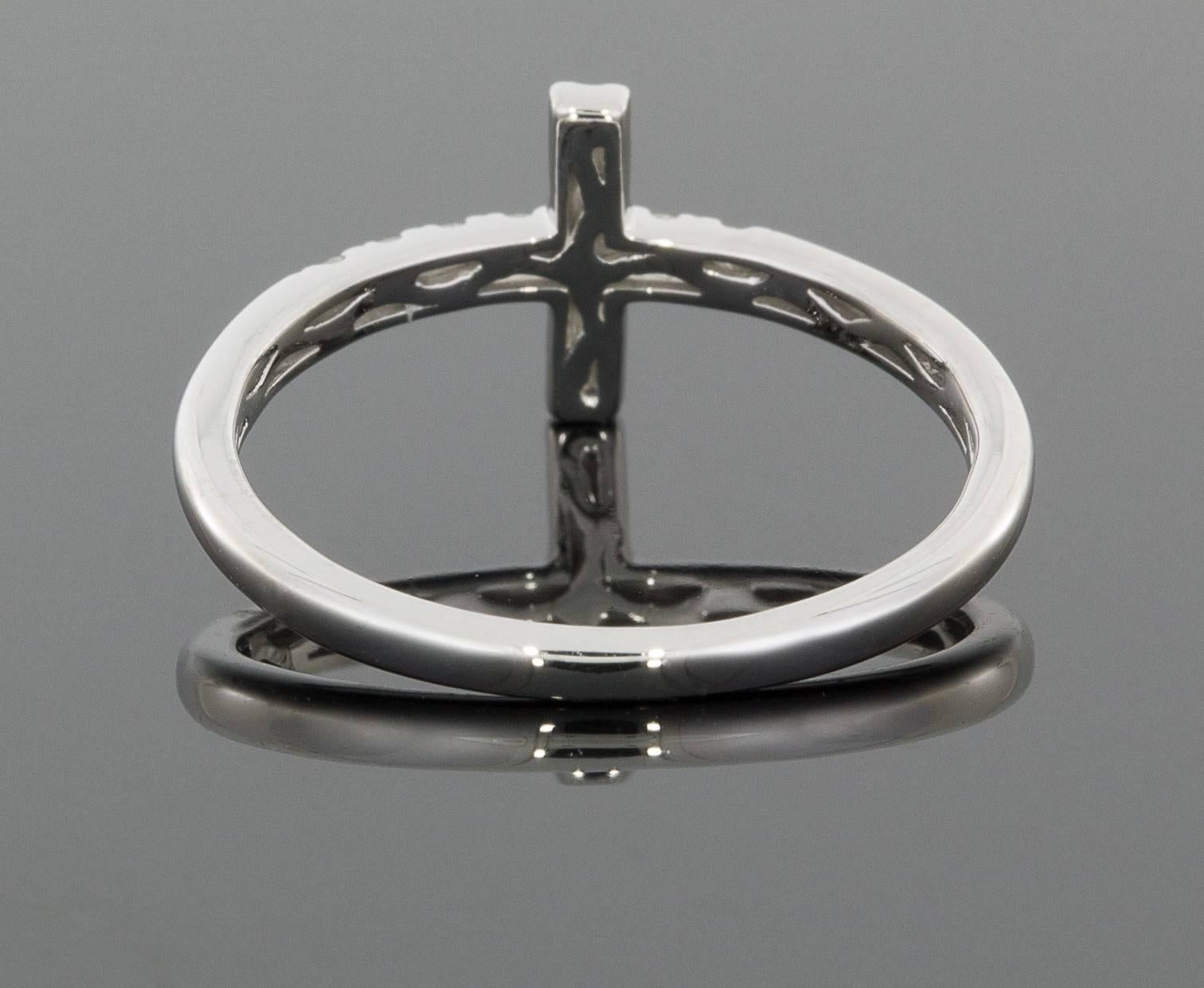 Diamond White Gold Sideways Cross Band or Midi Ring In New Condition In Columbia, MO