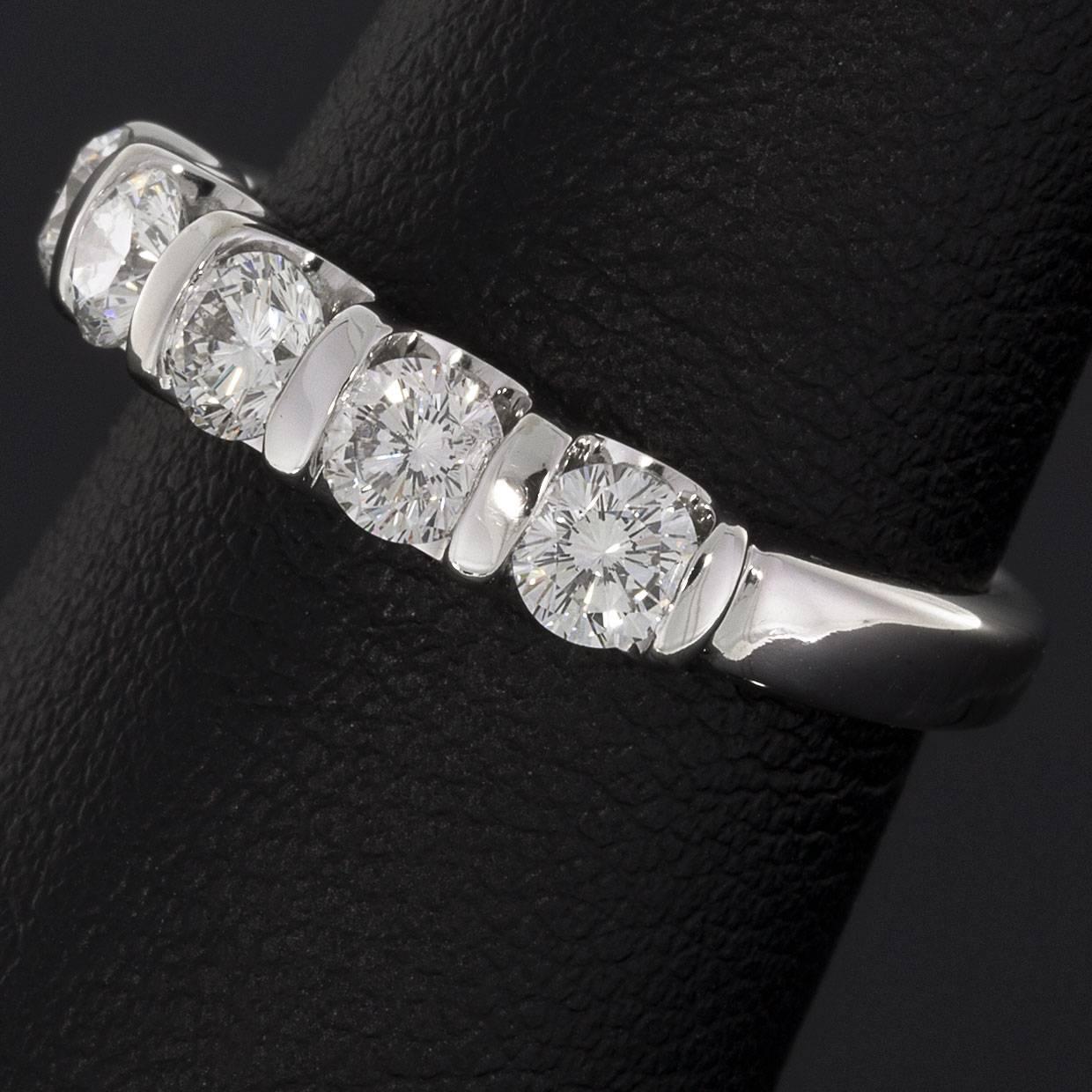 Leo Diamond Gold Five-Round Diamond Bar Set Wedding Band Anniversary Ring In Excellent Condition In Columbia, MO
