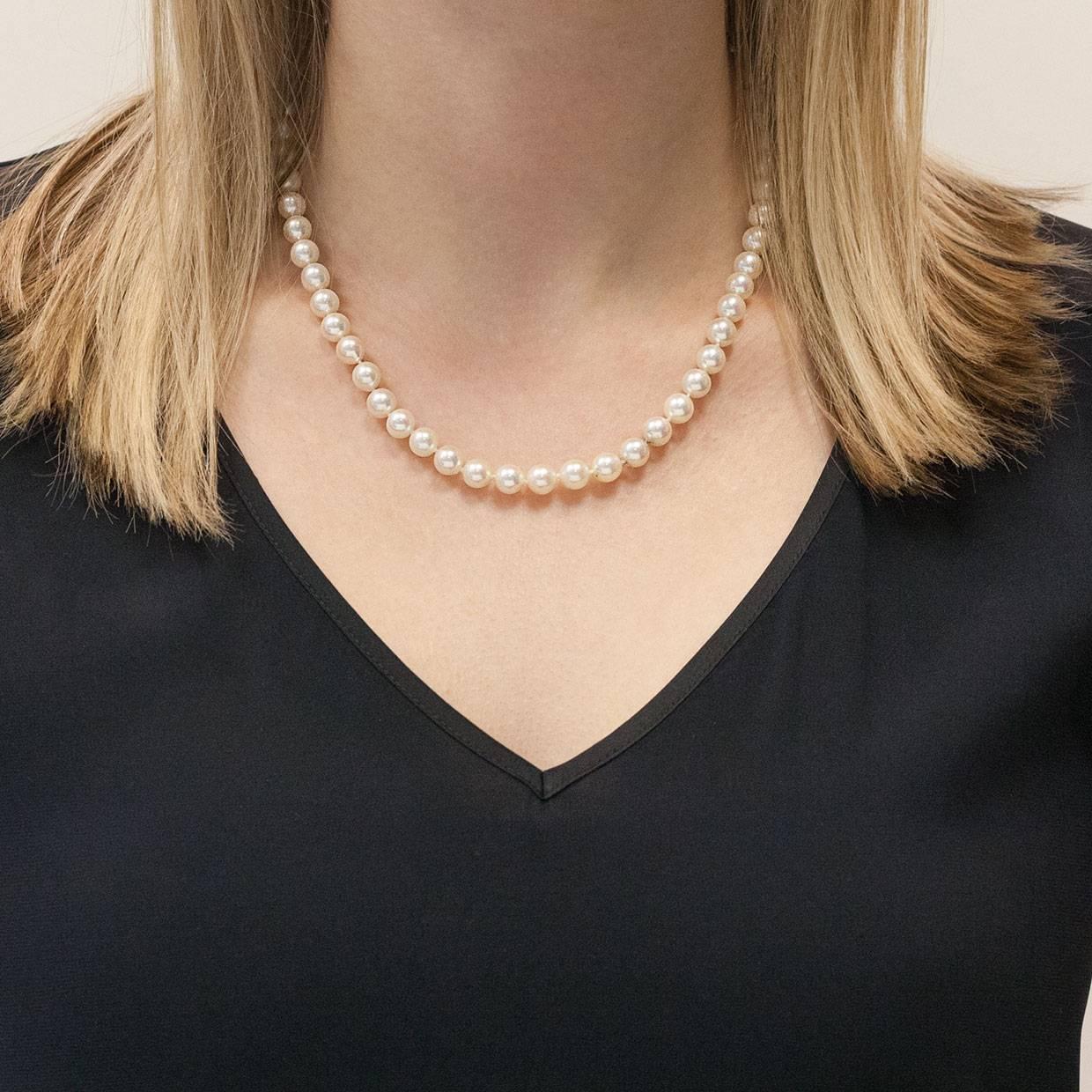 Akoya Cultured Saltwater Pearl Strand Necklace with Yellow Gold Clasp In Excellent Condition In Columbia, MO