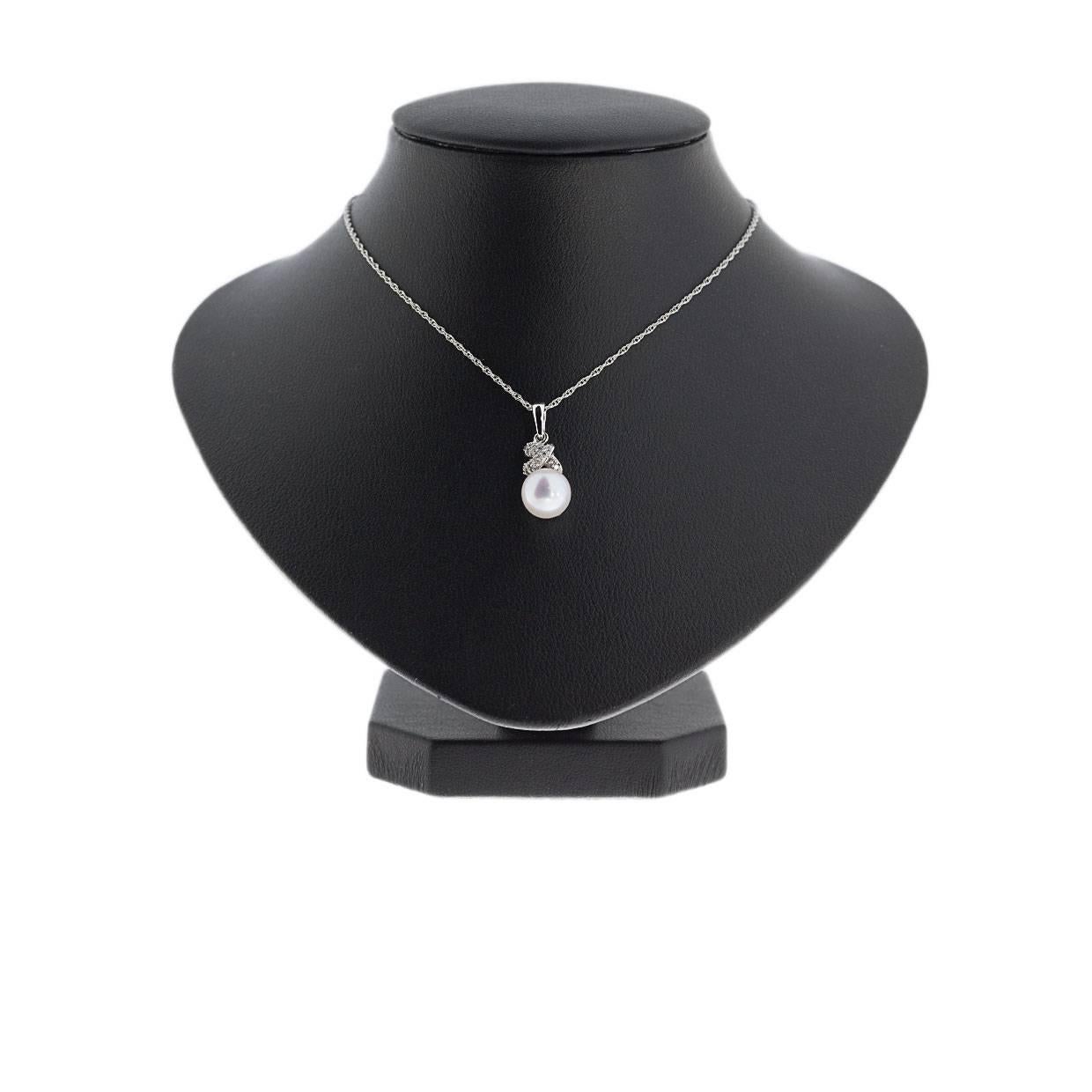 Simple yet elegant & beautiful would be the best way to describe this stunning pendant! This lustrous pearl is accented on top by sparkly, round brilliant cut diamonds. This timeless, classy pendant would make perfect gift for any woman, so make