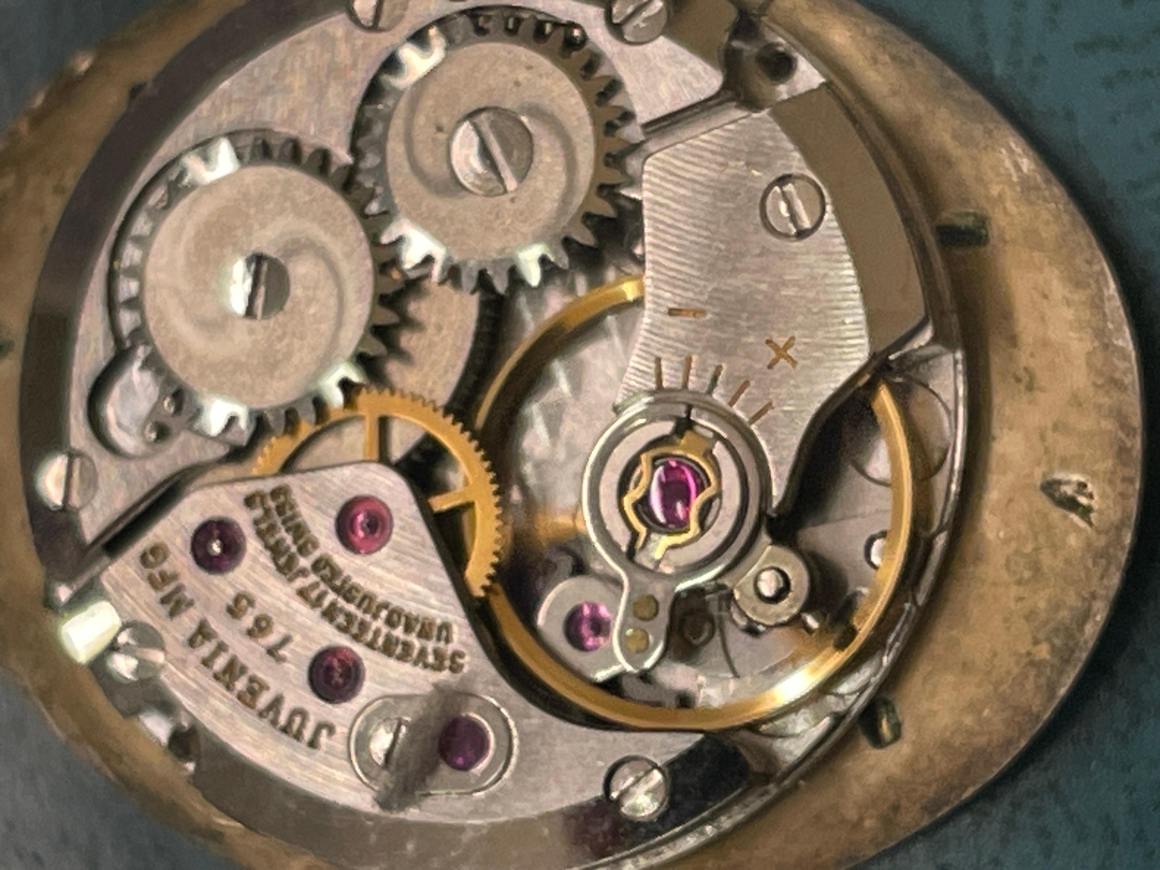 Bulgari Vintage Serpenti Tubogas Bracelet Watch 18Kt Gold Juvenia Oval Dial For Sale 8