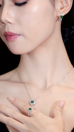 Set anello/orecchini/collana in oro 18 carati con smeraldo naturale verde vivido da 2,03 carati e diamanti