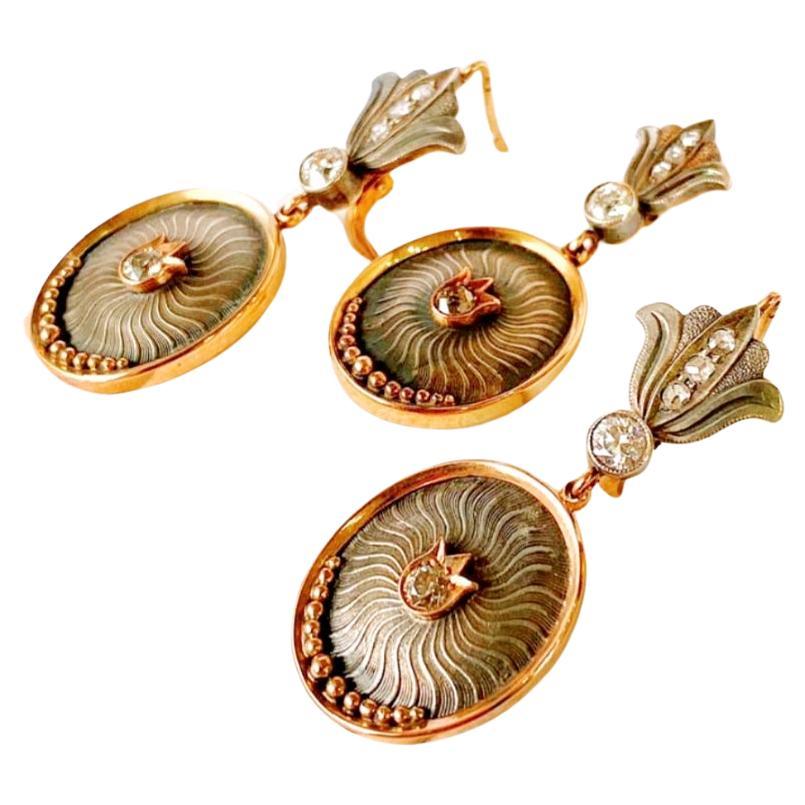 Antique Russian set of earrings and pendant made by important fabrige workmaster August Holmstrom in artnovo style decorted with lotus flower in oxdized white gold and rose gold with an estimate old mine cut diamond weight of 2 carats and 4cm