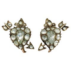 Boucles d'oreilles russes anciennes en or avec cœur et flèche en diamants taille rose des années 1880 