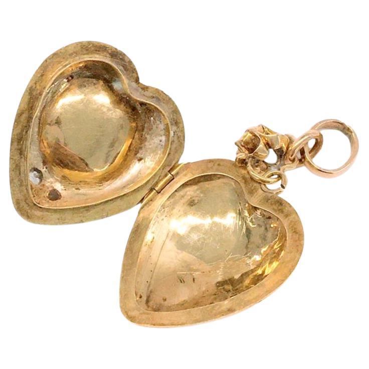 Taille rose Antique Victorien 1880s heart Locket Rose Cut Diamond Gold Locket Pendentif  en vente
