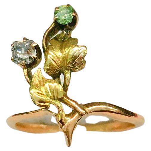 Antiker russischer Goldring mit Diamanten und Demantoid im Angebot