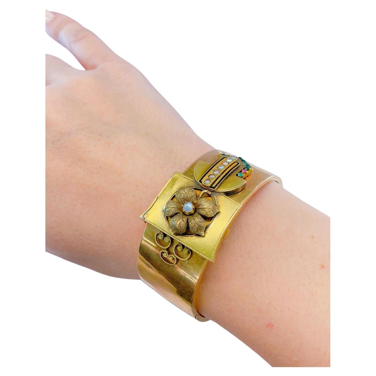 Bracelet bracelet en or avec médaillon en émeraude et en perle, Russie 1873.c  en vente 1