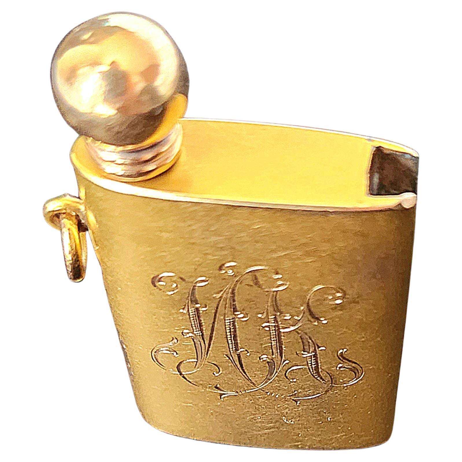 Briquet à allumettes russe doré antique en vente 1