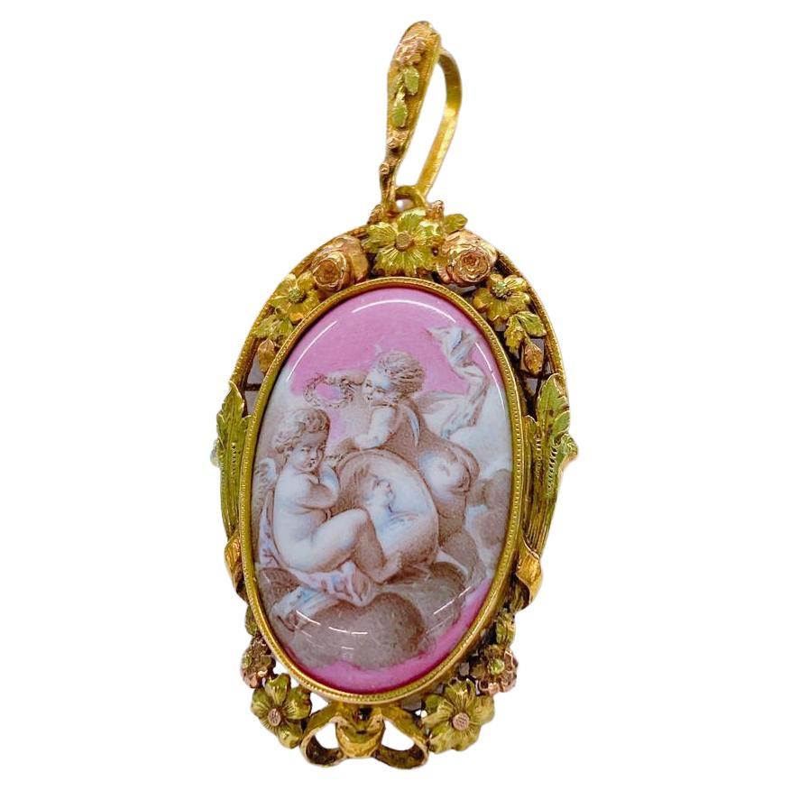 Antique Enamel Gold Locket Pendant In Good Condition For Sale In Cairo, EG