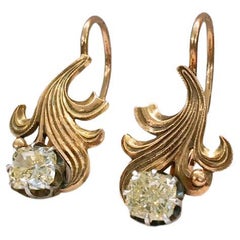 Boucles d'oreilles anciennes en or avec diamant taille coussin