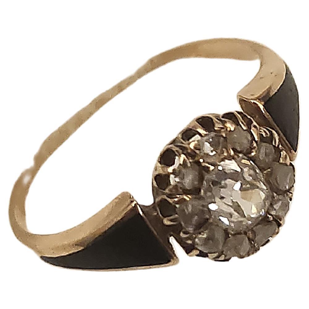 Anillo antiguo de oro esmaltado con diamantes talla rosa